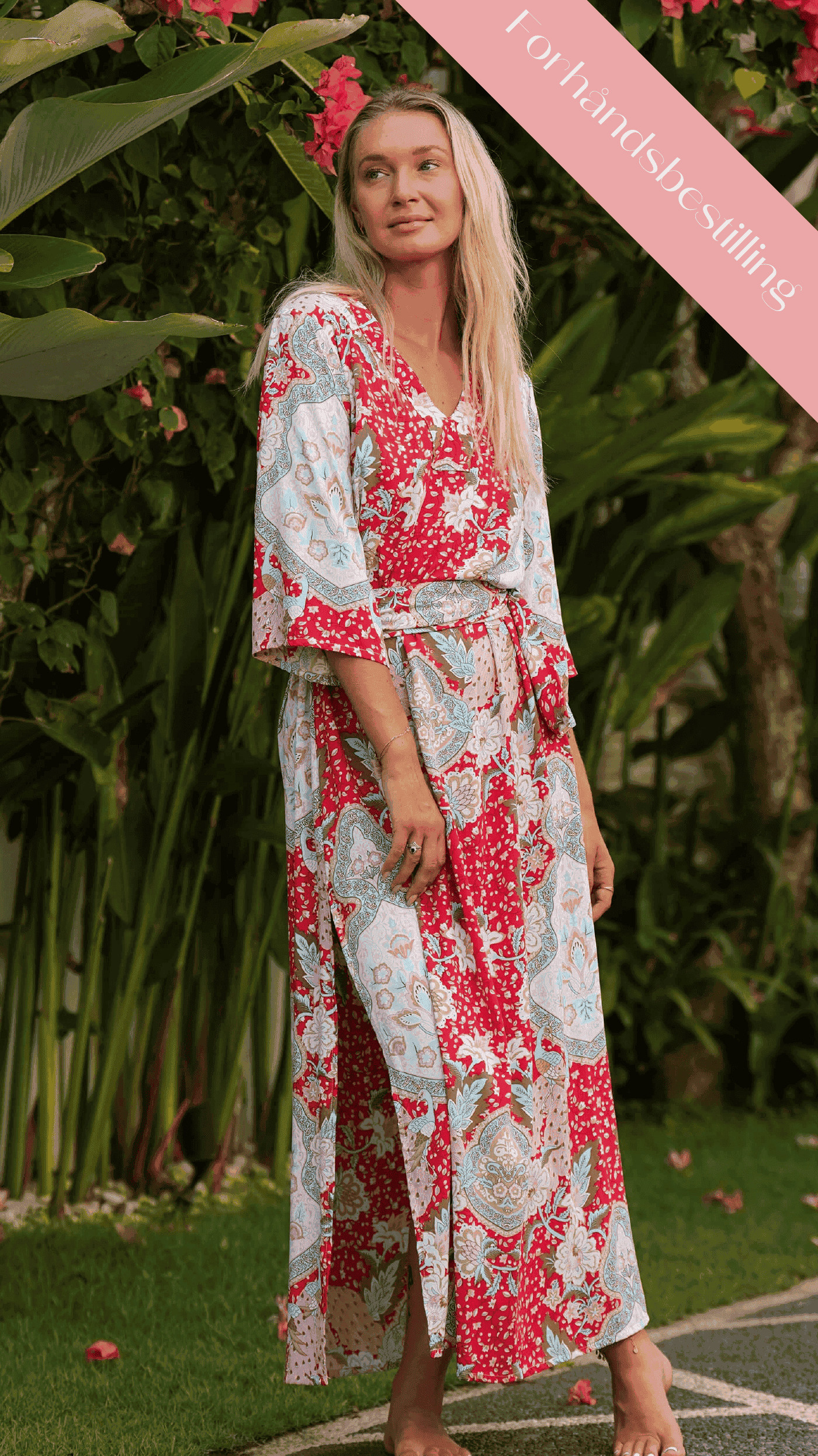 Fotsid enkel rød sommerkjole med blomster - Pilea maxikjole