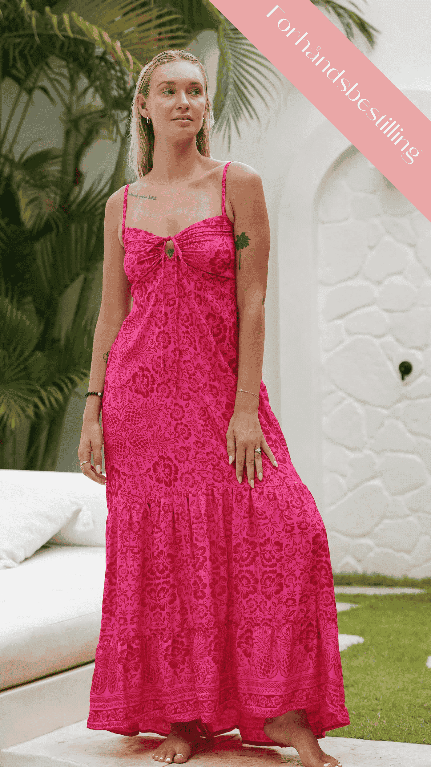 Lang stroppekjole med rødt og rosa mønster - Fjørkam sommerkjole