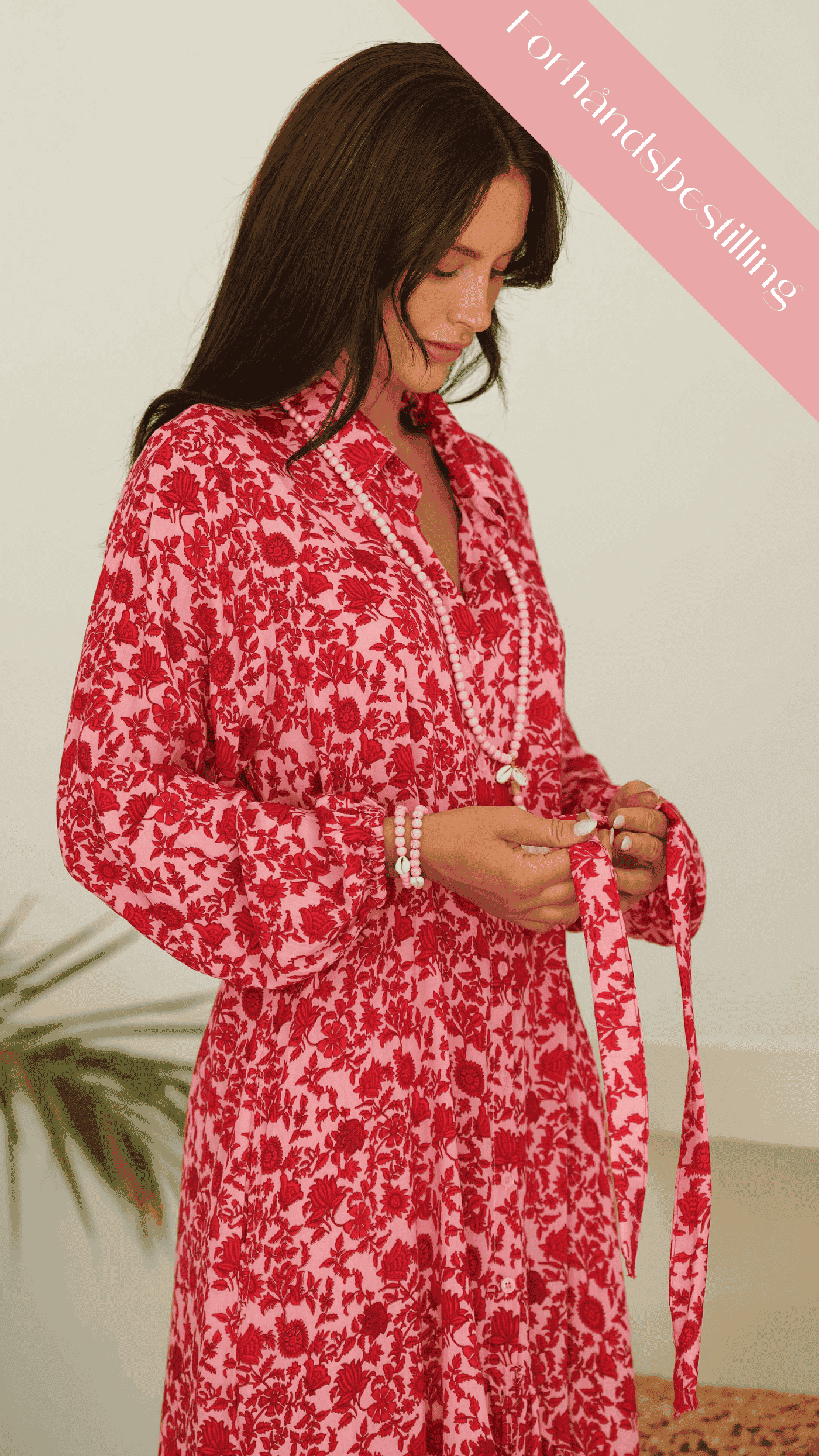 Rosa og rød kjole med knapper og krage - Kamelia maxikjole