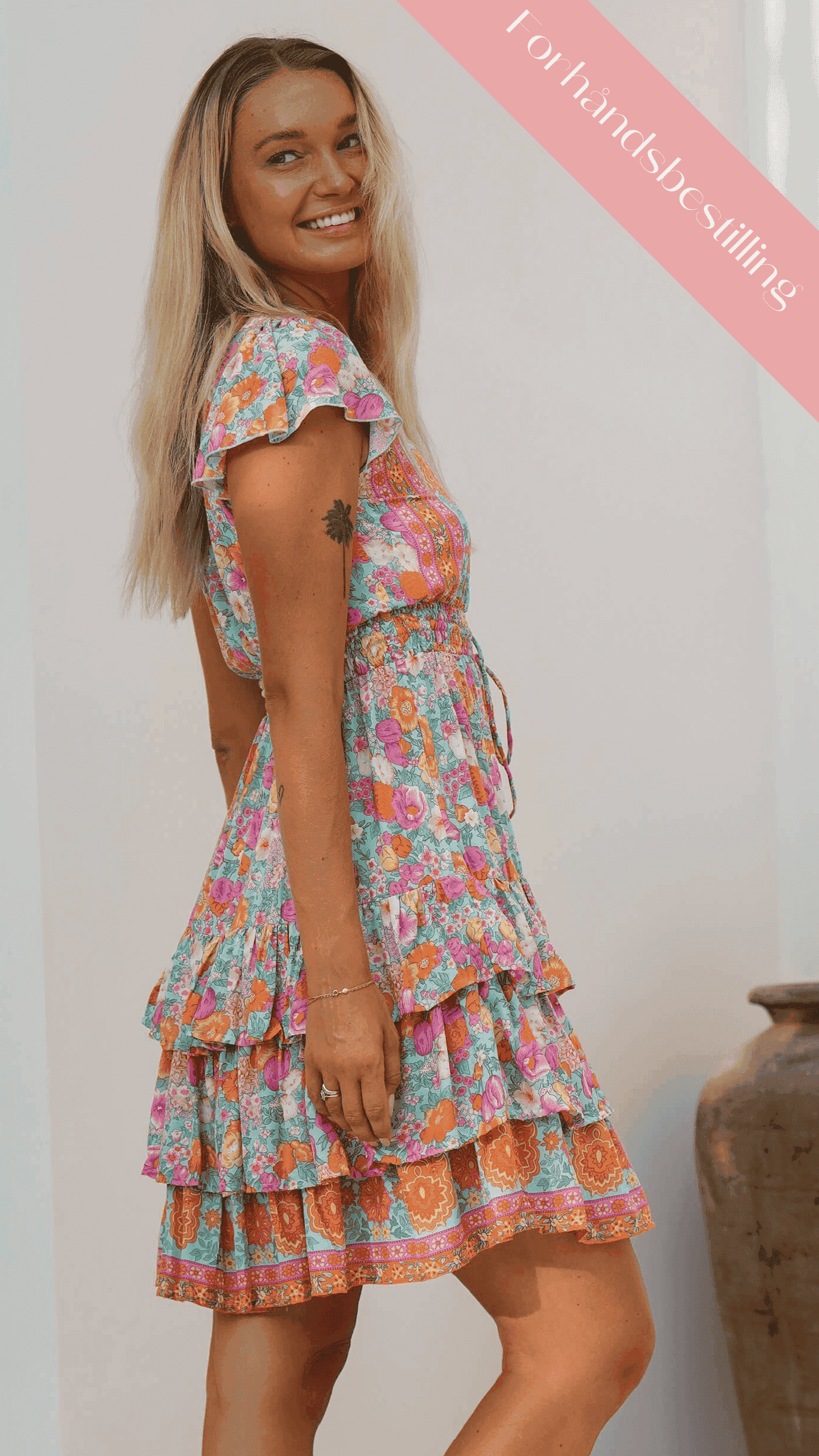 Fargeglad sommerkjole med korte ermer - Begonia kort kjole