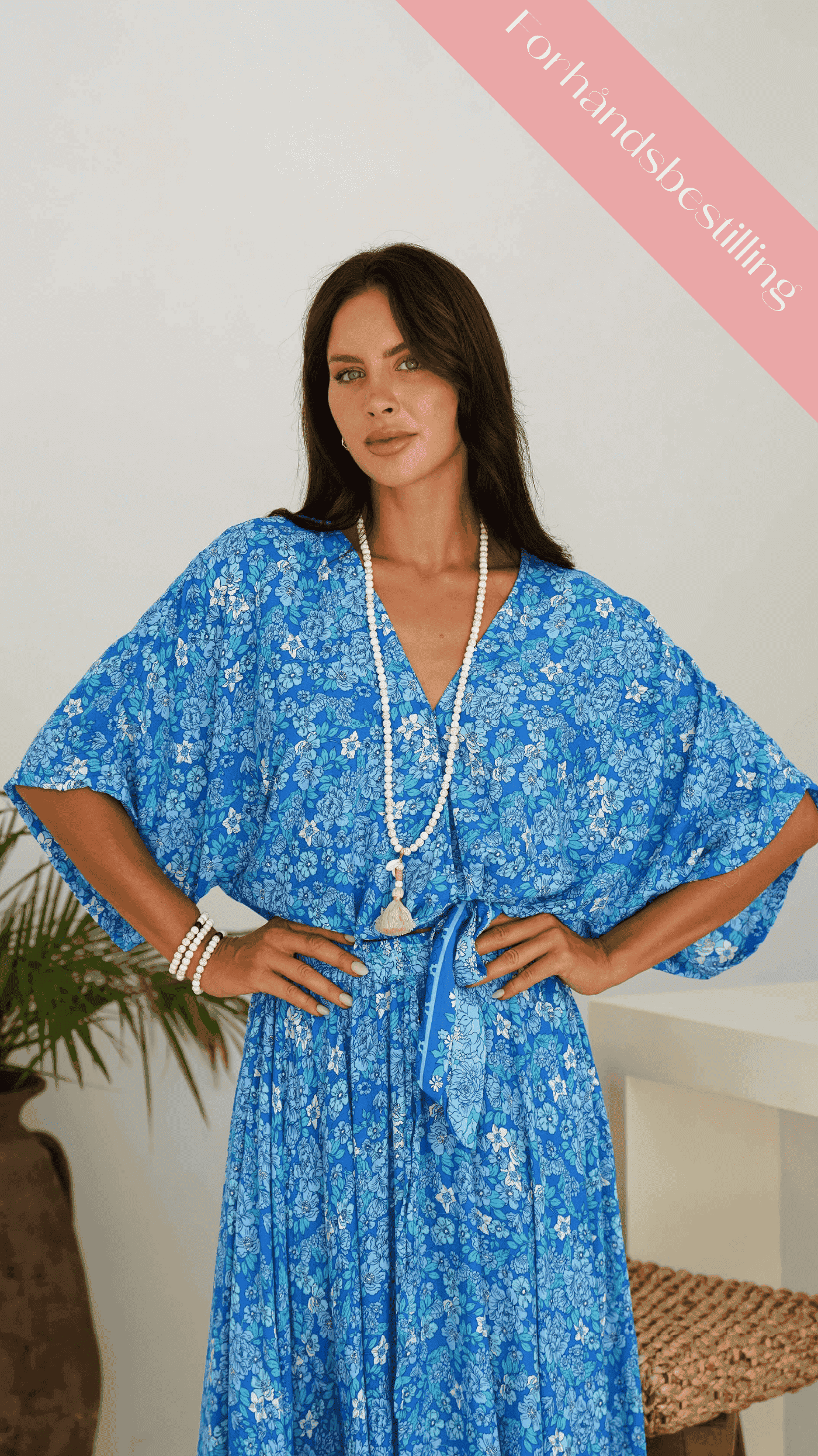 Blå kort sommertopp med blomster - Petunia topp