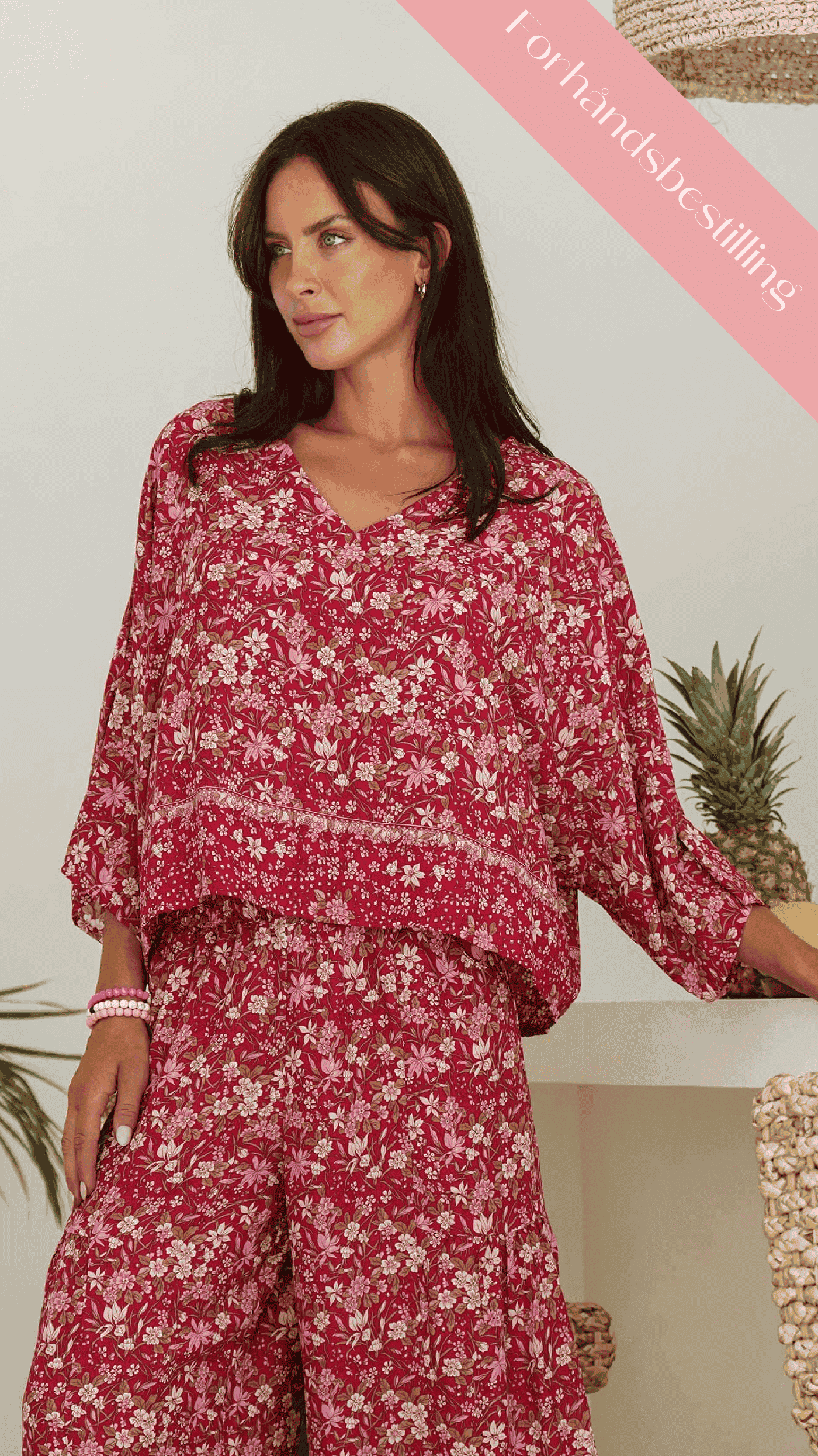 Luftig bluse i burgunder blomster - Alpefiol topp