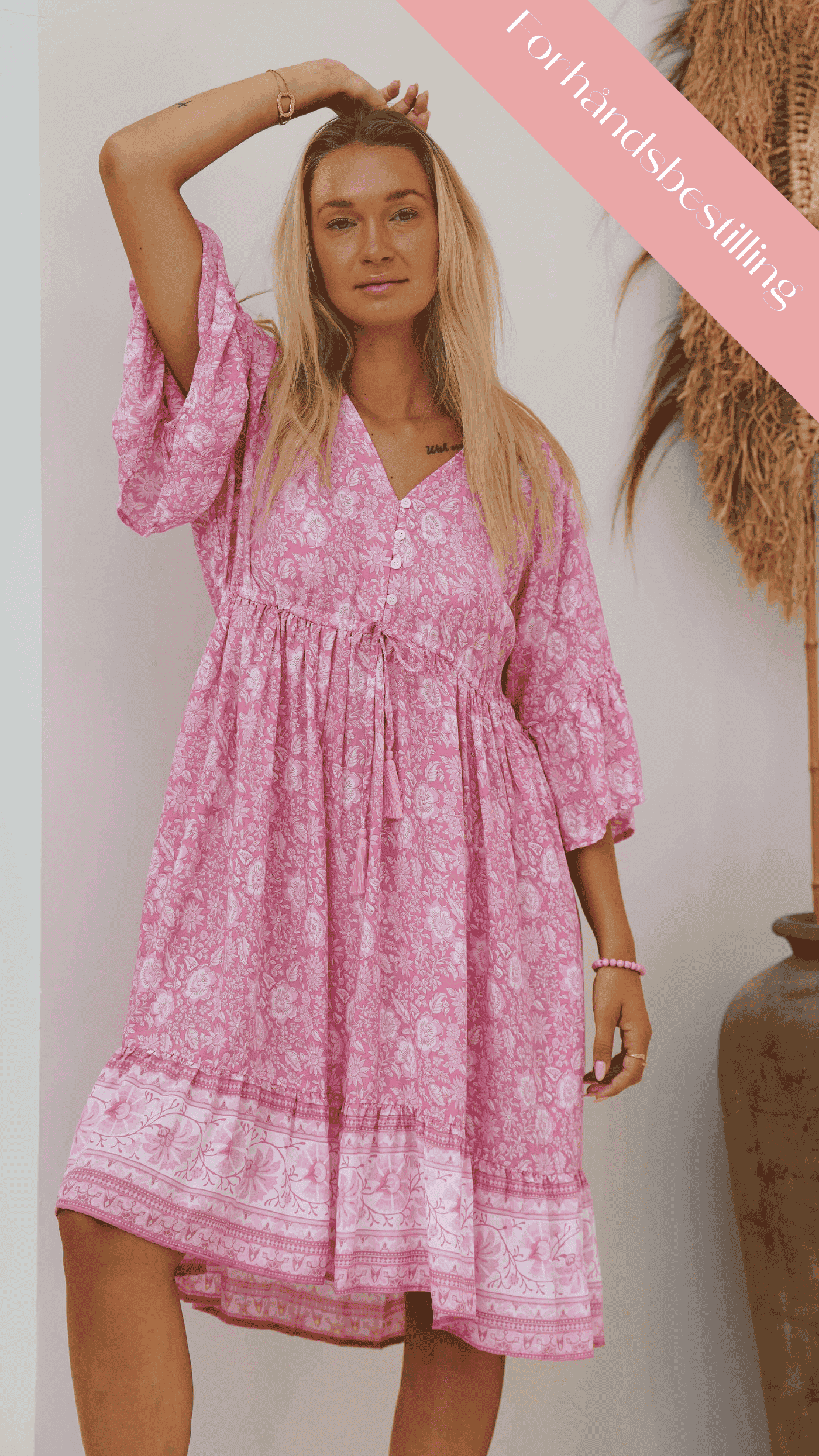 Lyserosa kort sommerkjole med lommer - Georgine kjole