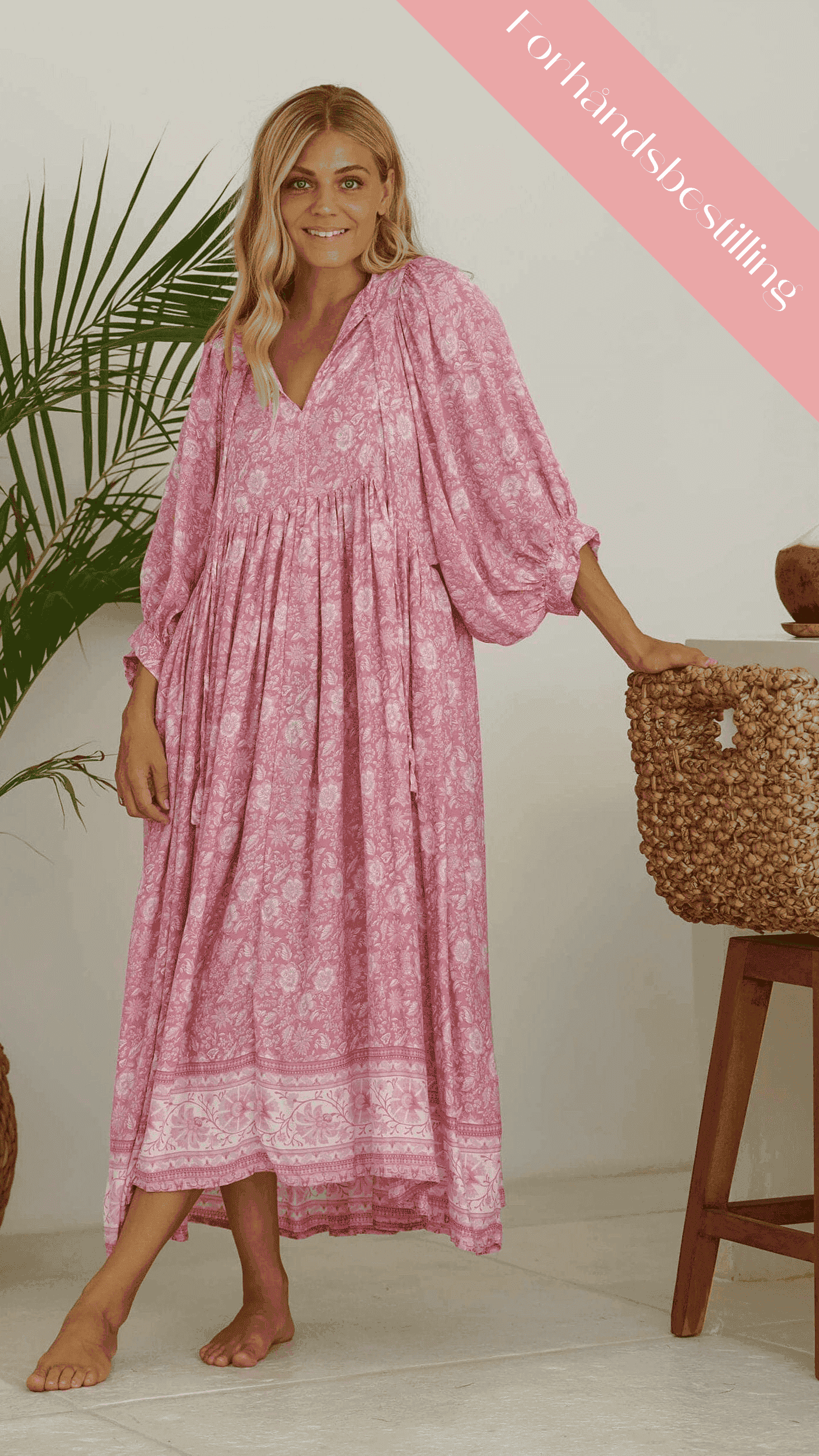 Lyserosa midikjole med lommer - Stokkrose sommerkjole