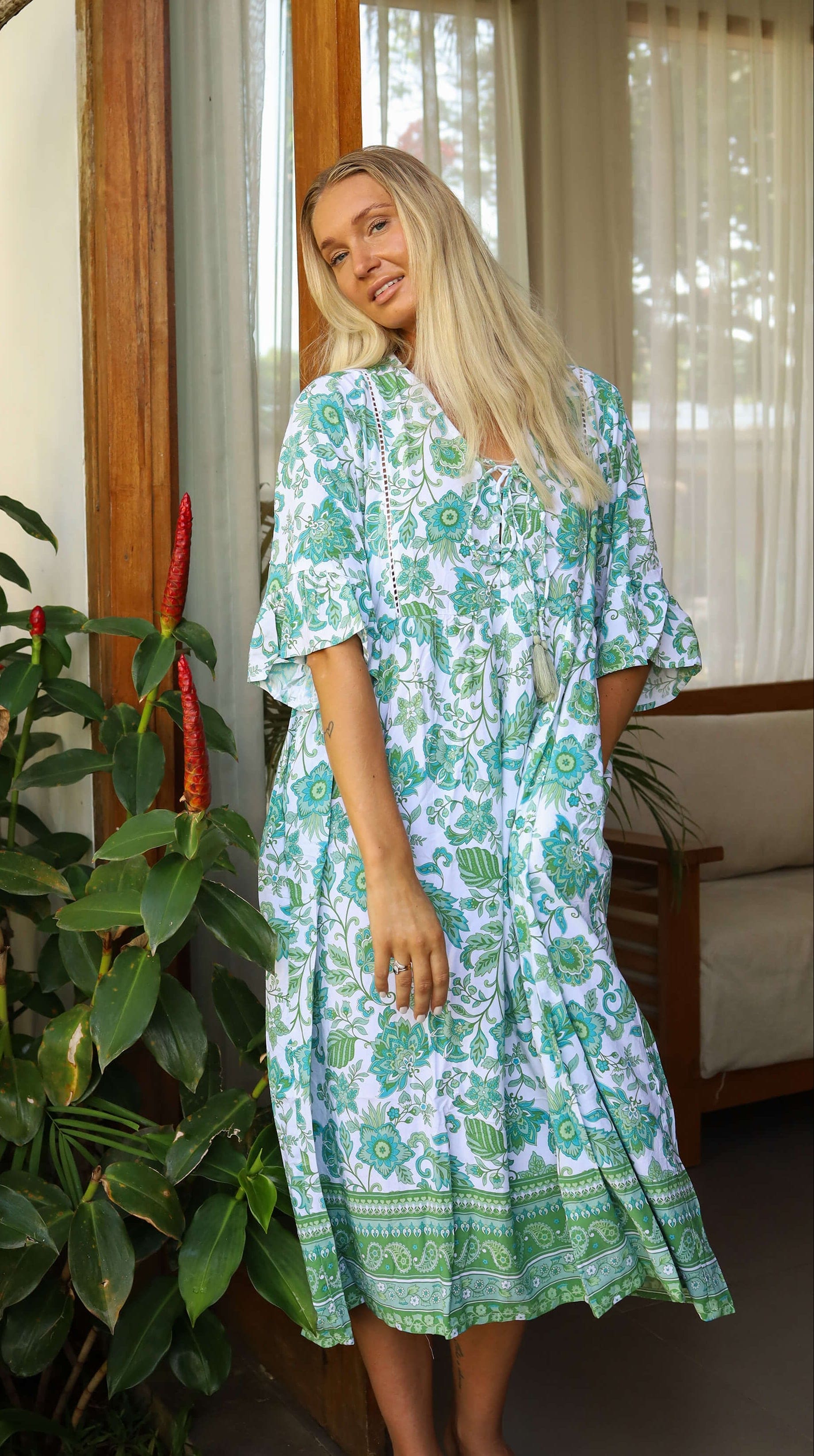 Grønn og hvit sommerkjole