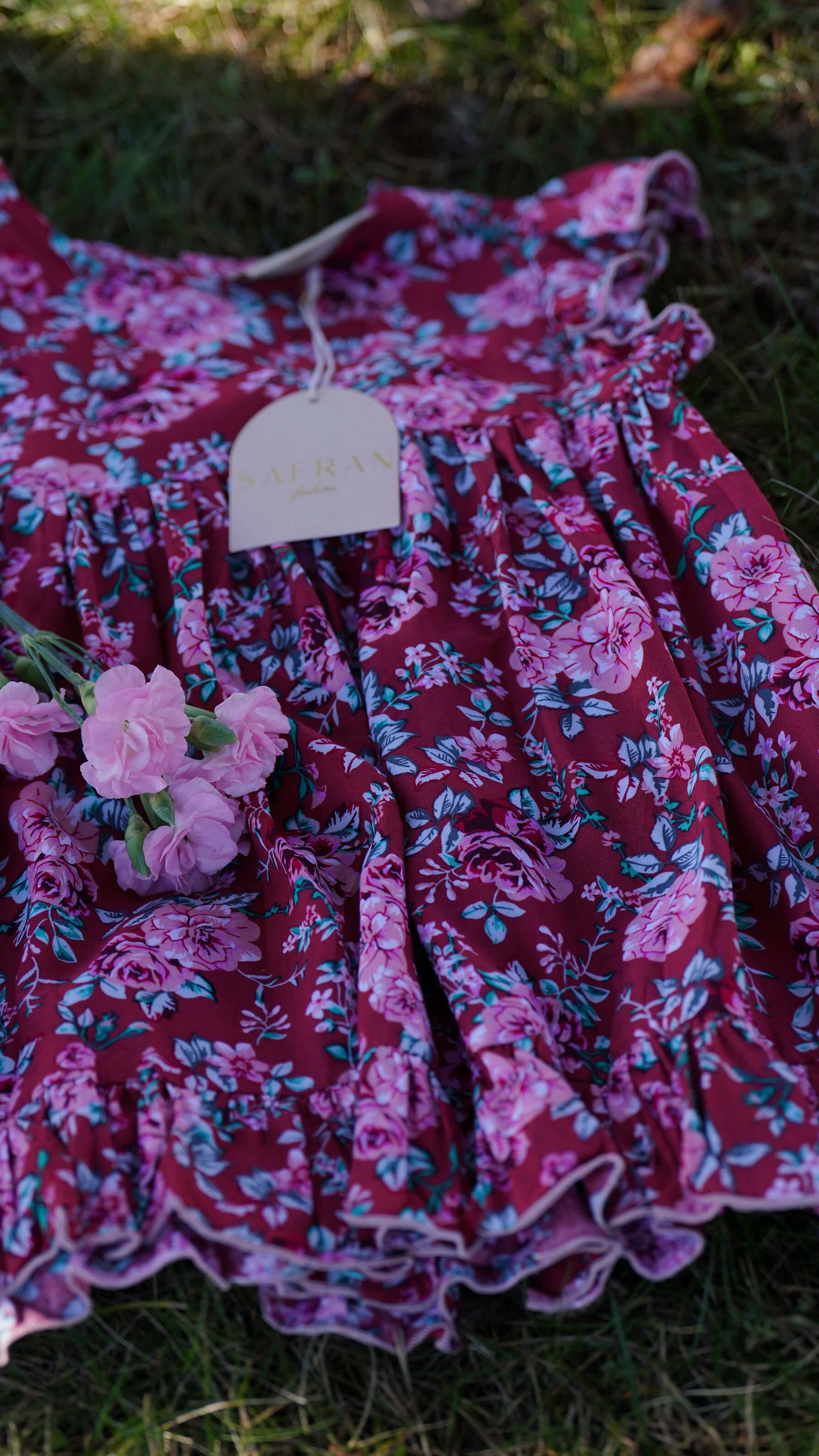 burgunder barnekjole og babykjole