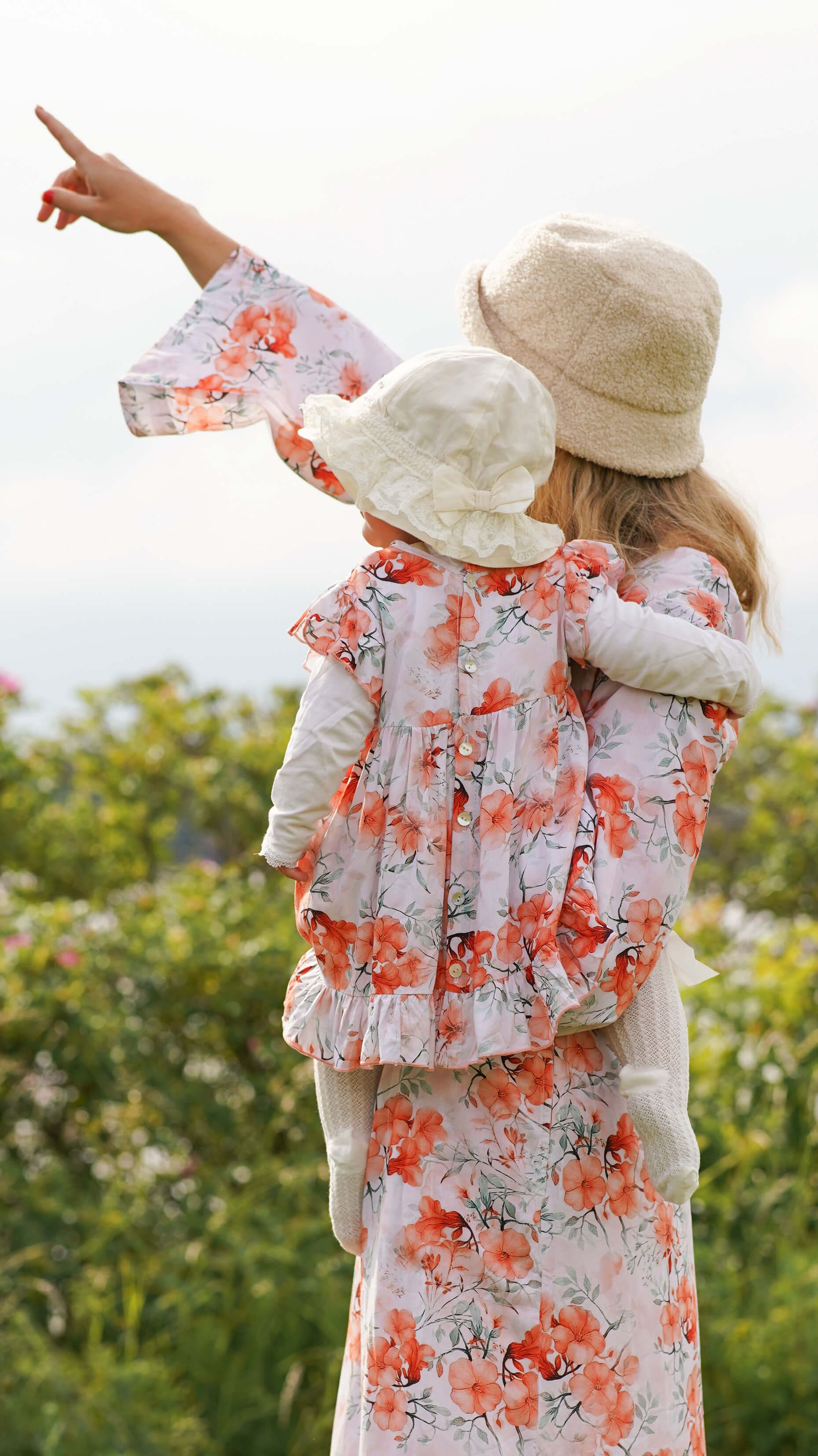 Barnekjole i bomull og med knapper