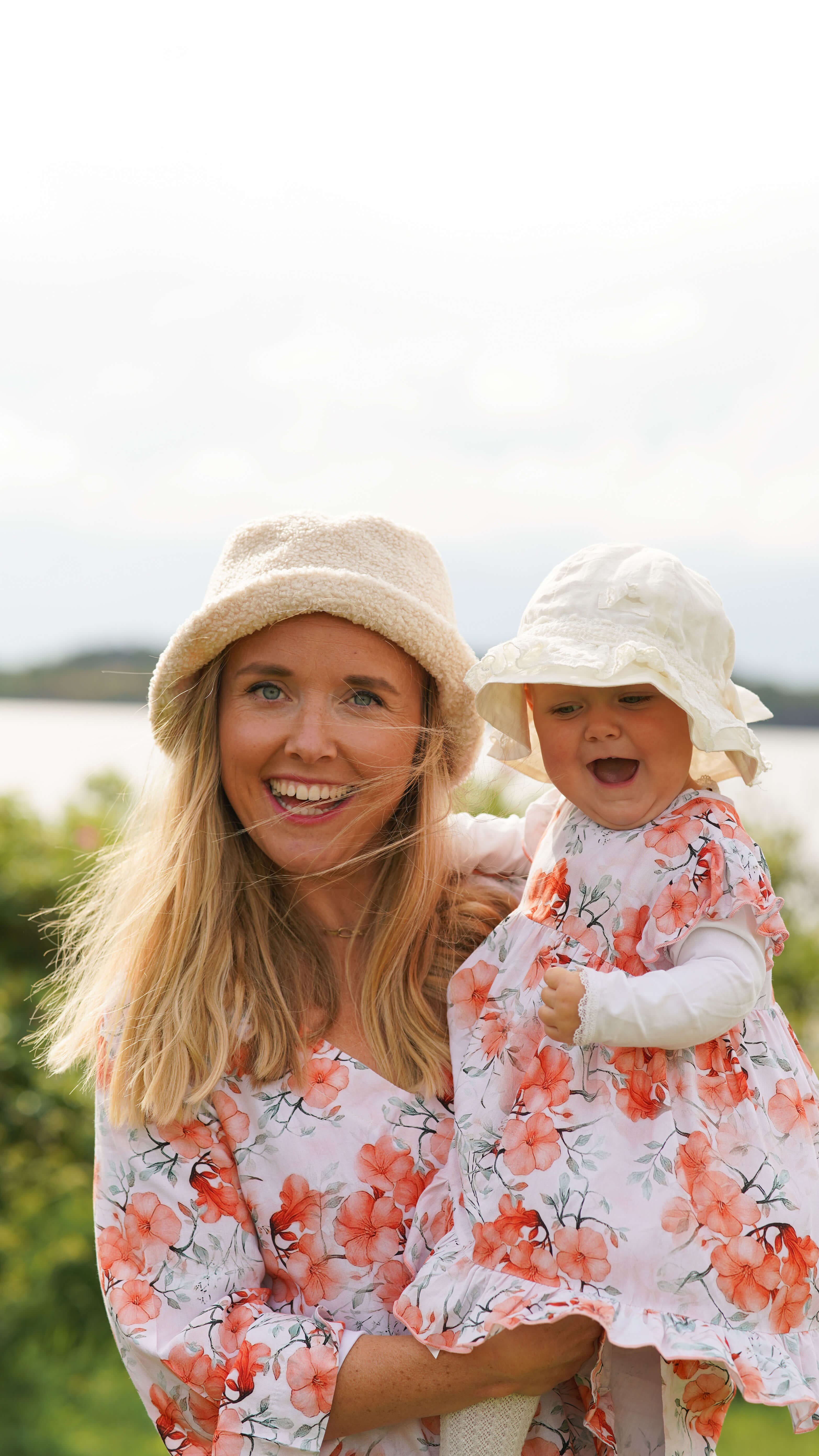 Barnekjole i bomull og med knapper