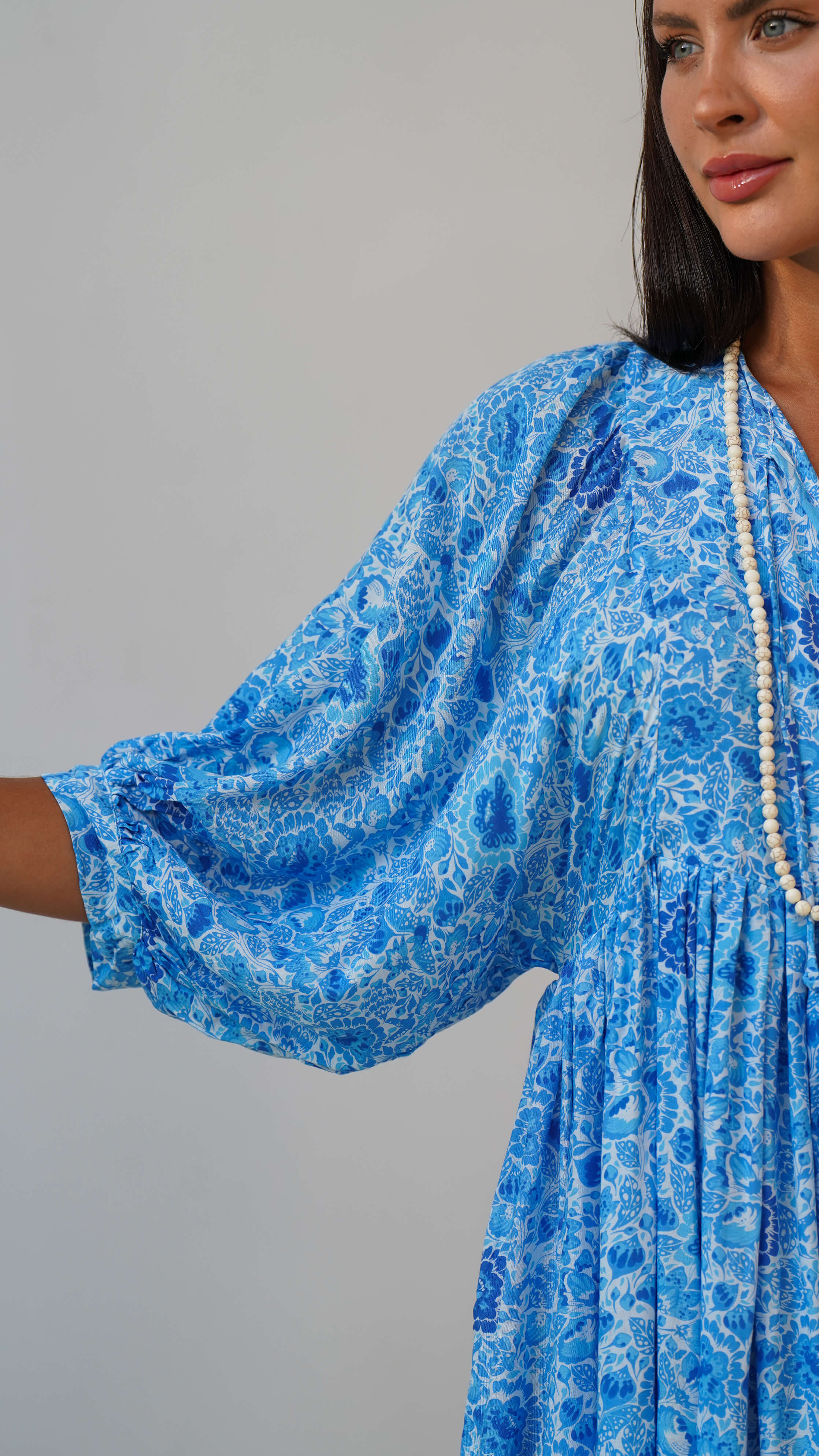 Blå bohemsk midikjole med blomster