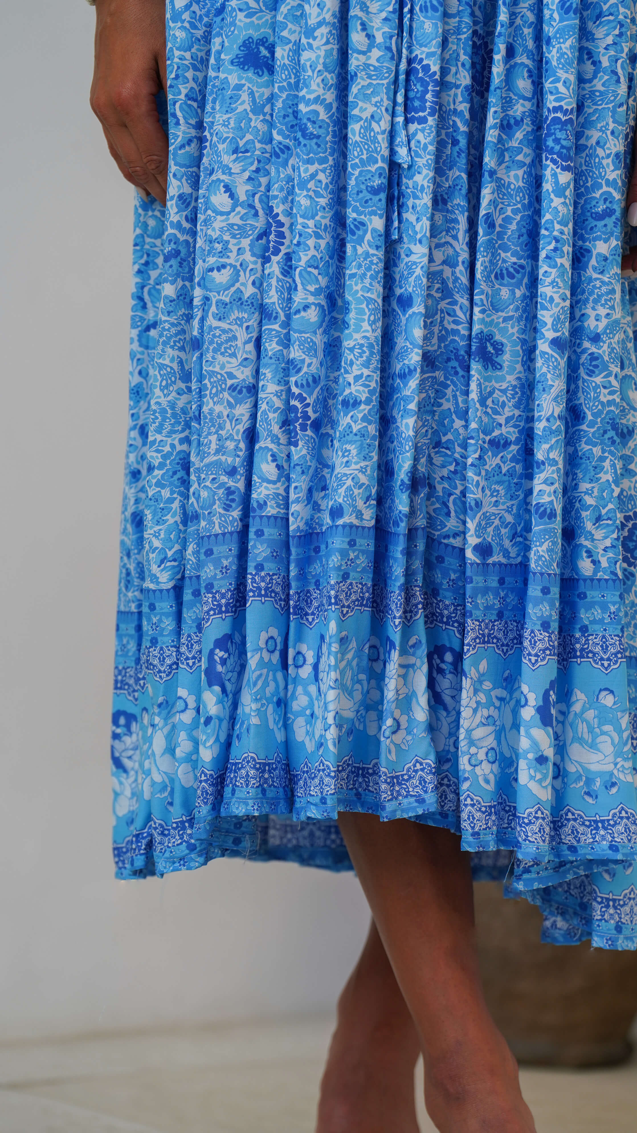 Blå bohemsk midikjole med blomster