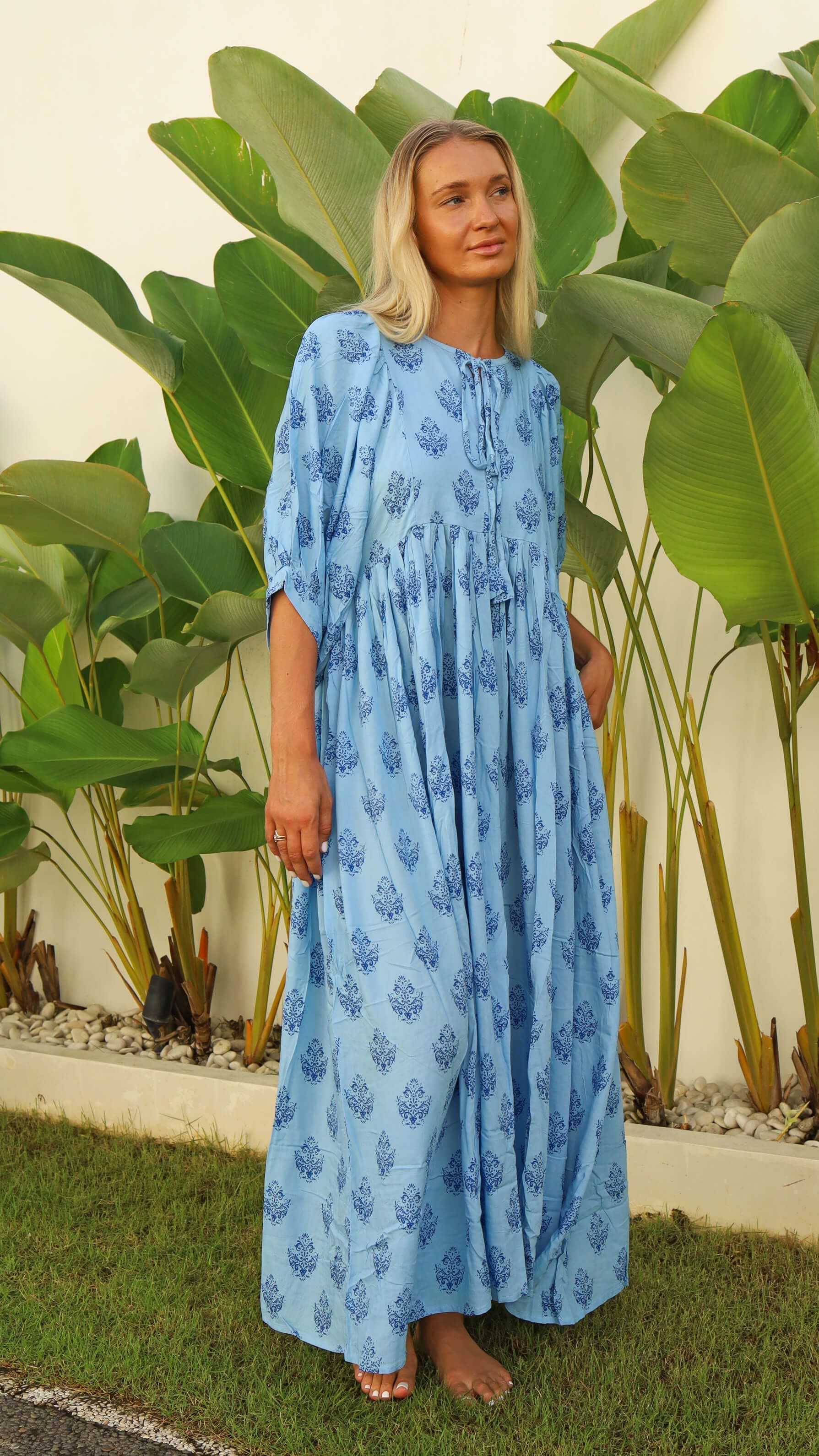 Lyseblå maxikjole med lommer