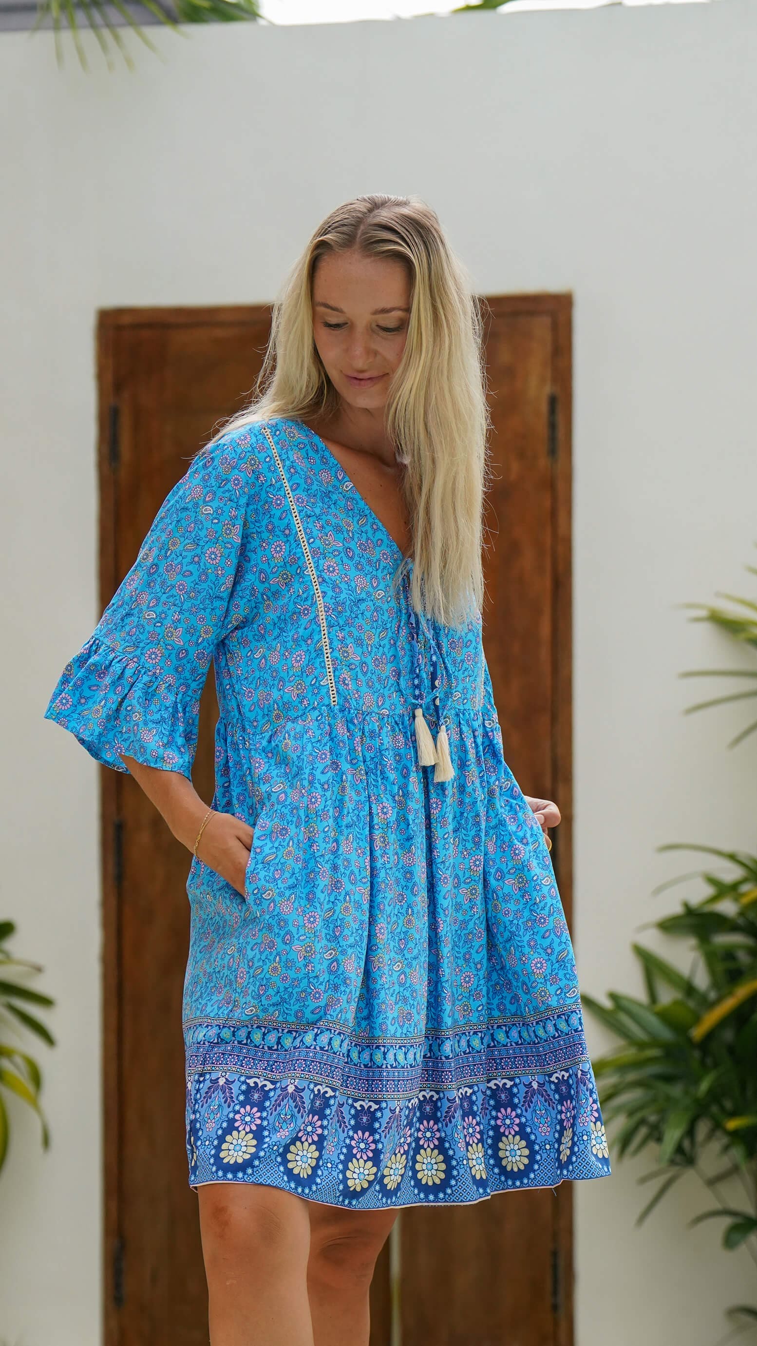 Klar blå bohemsk kjole