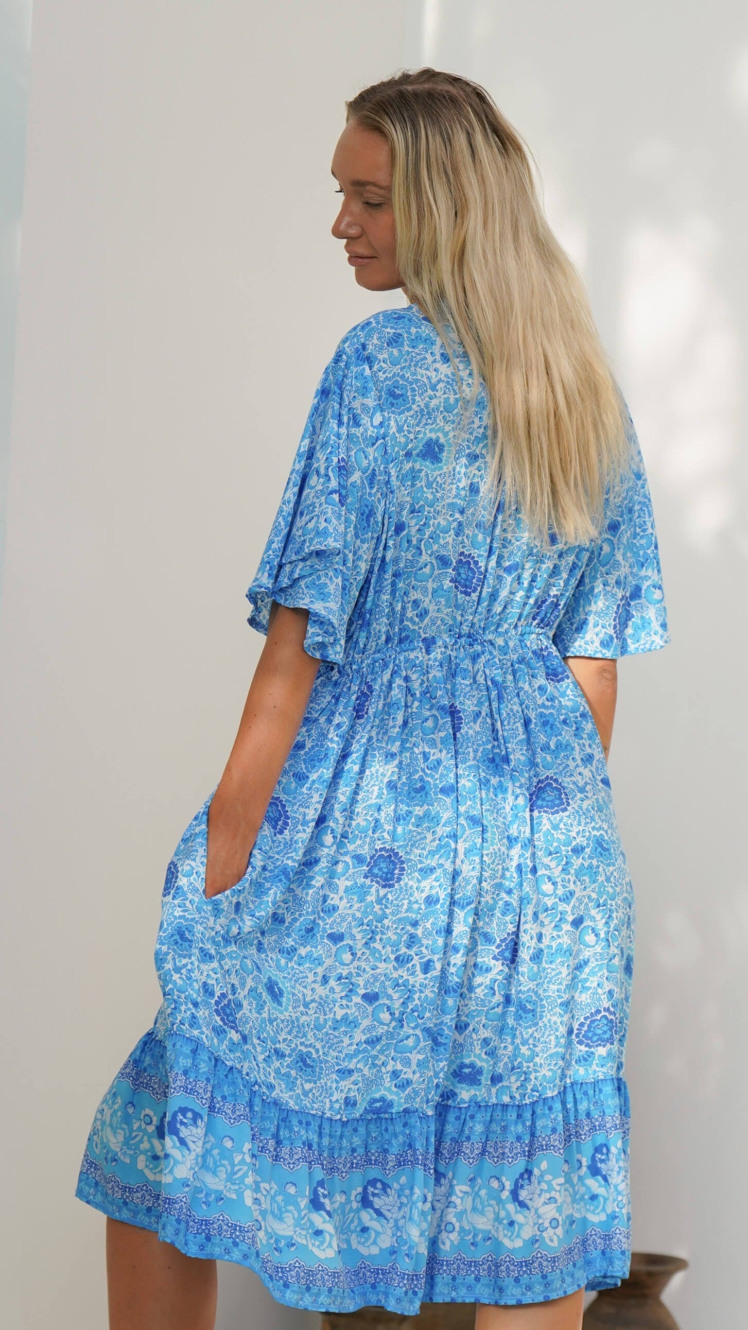 Blå kort bohemsk sommerkjole