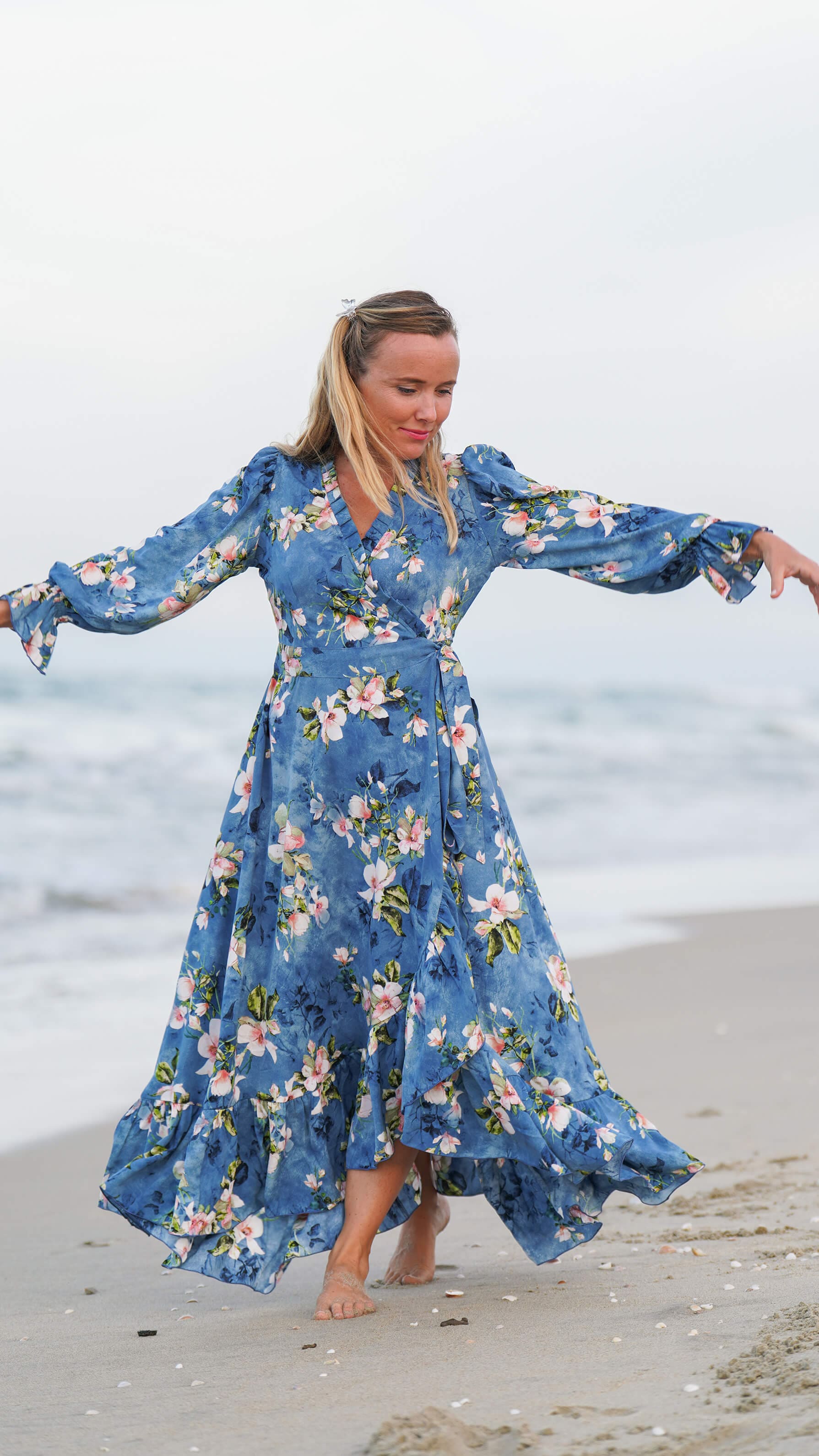 Blå festkjole med omslag