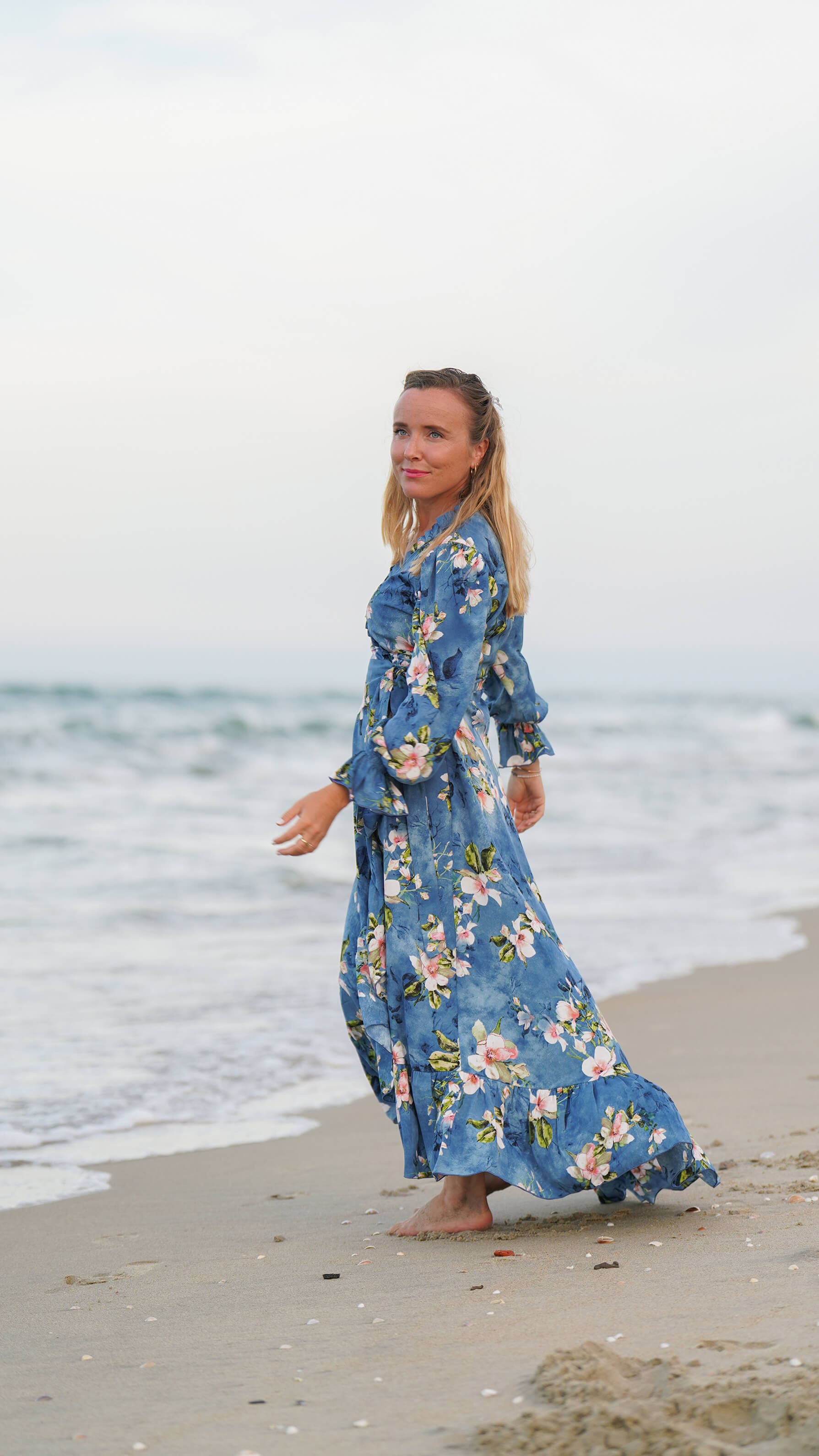 Blå festkjole med omslag