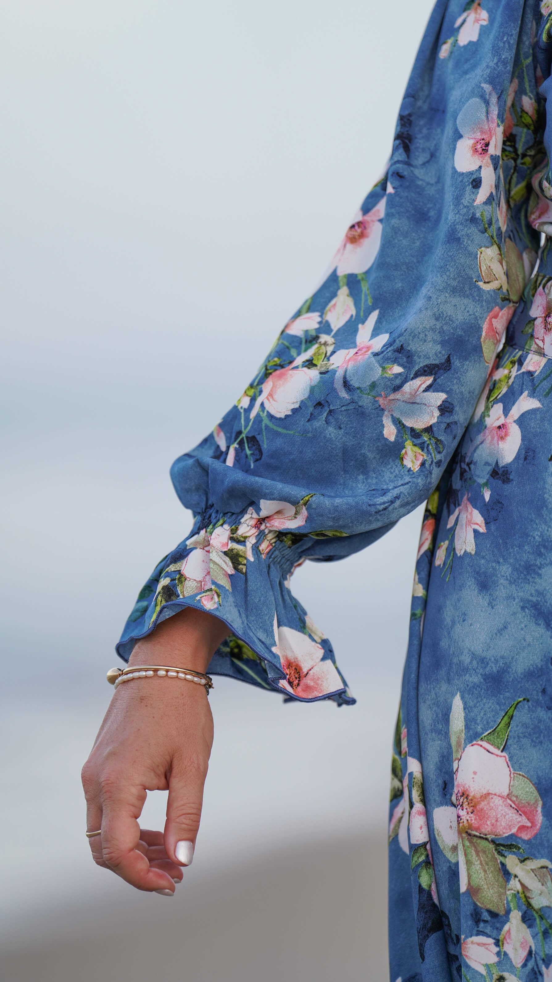 Blå festkjole med omslag