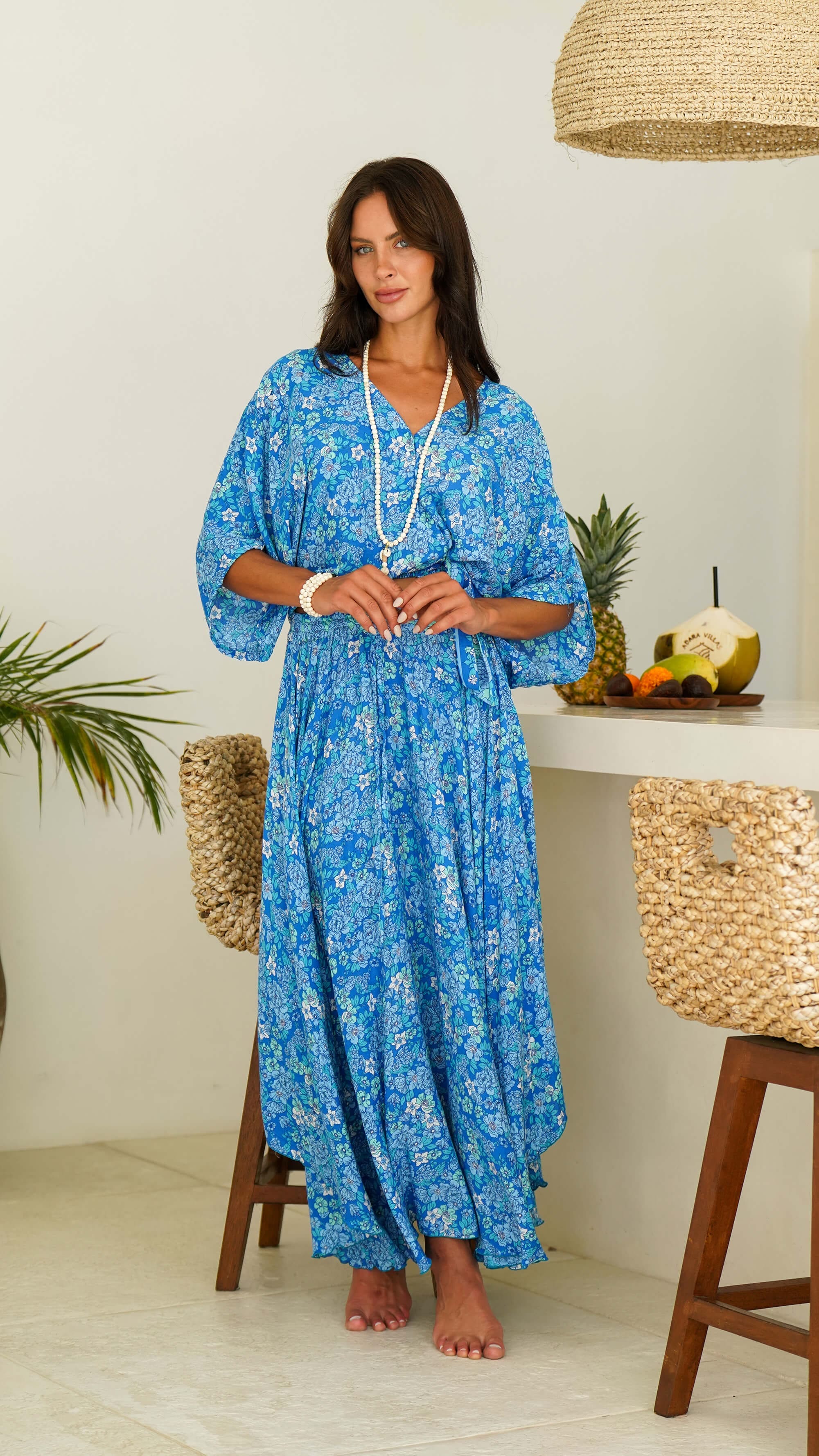 blått maxiskjørt med blomster