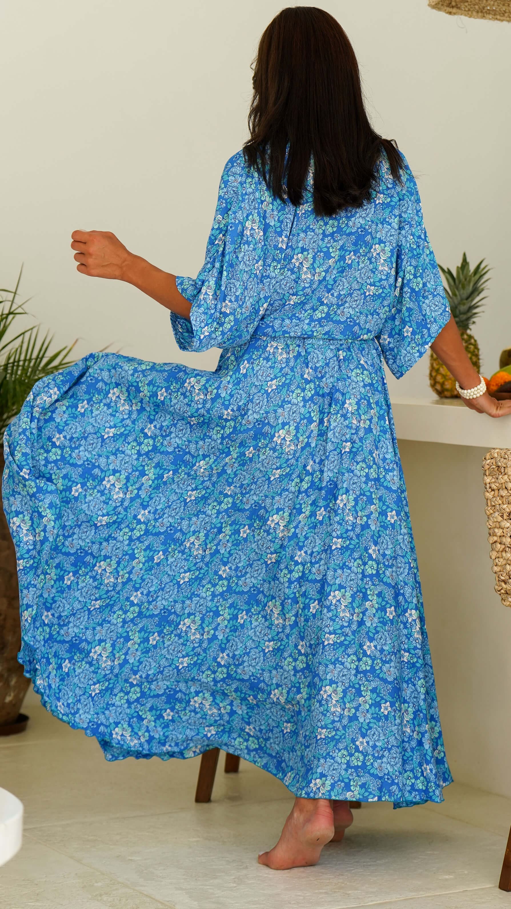 blått maxiskjørt med blomster