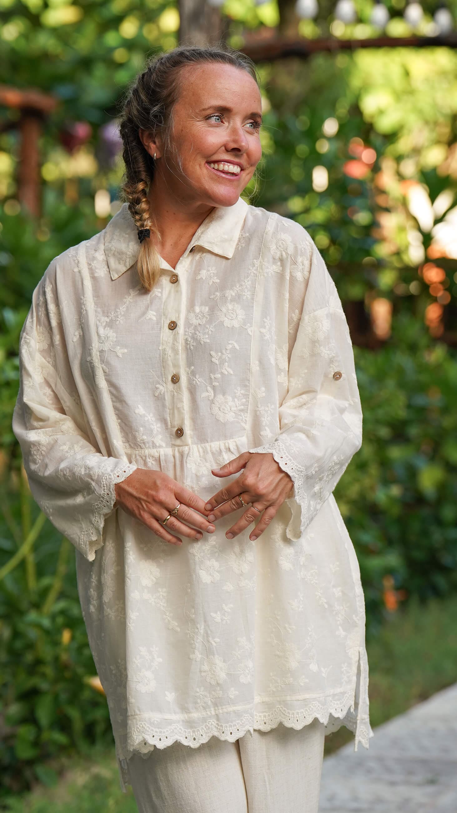 Kremfarget oversized blondeskjorte