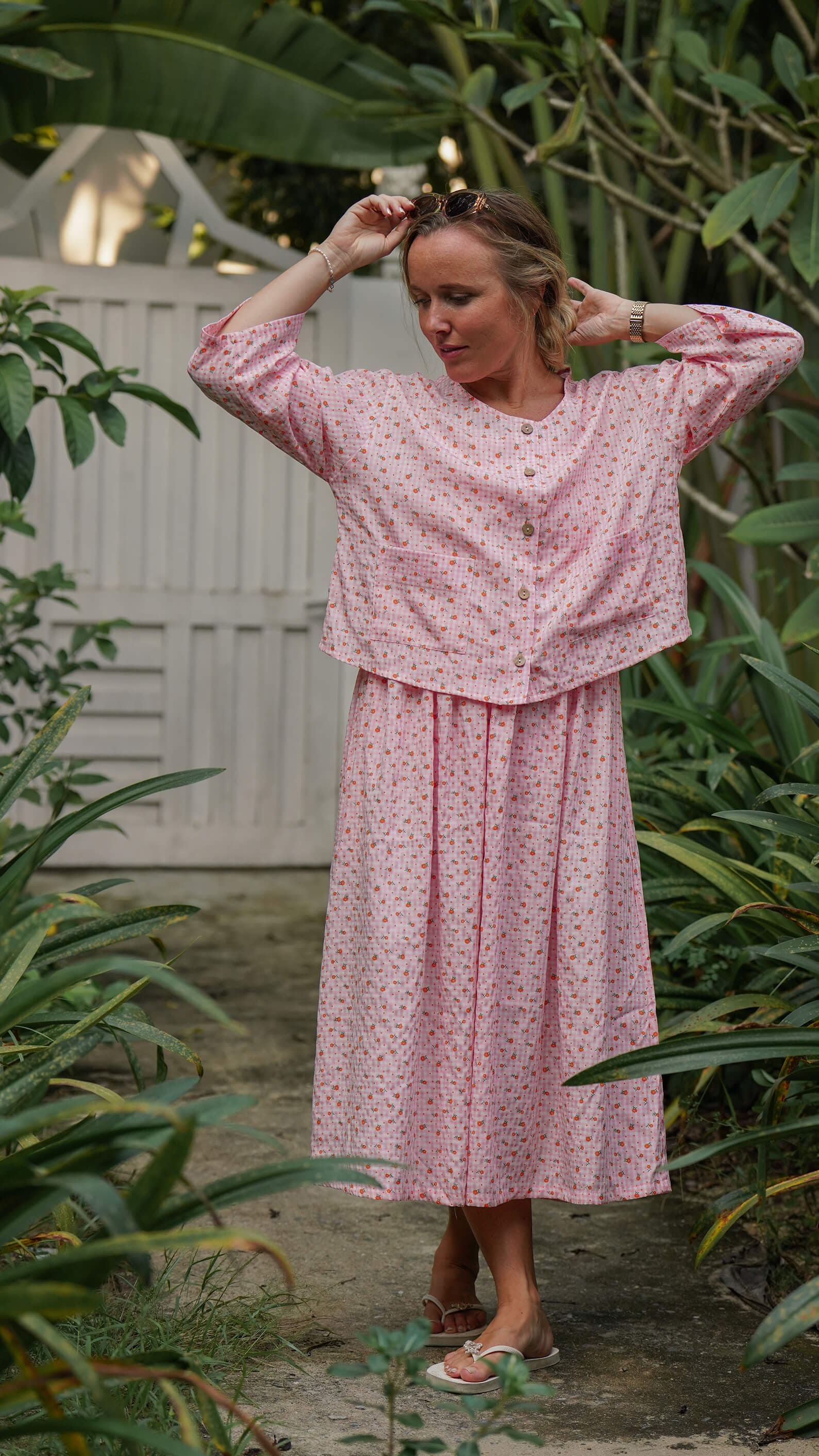 Rosa stroppekjole med rutete mønster