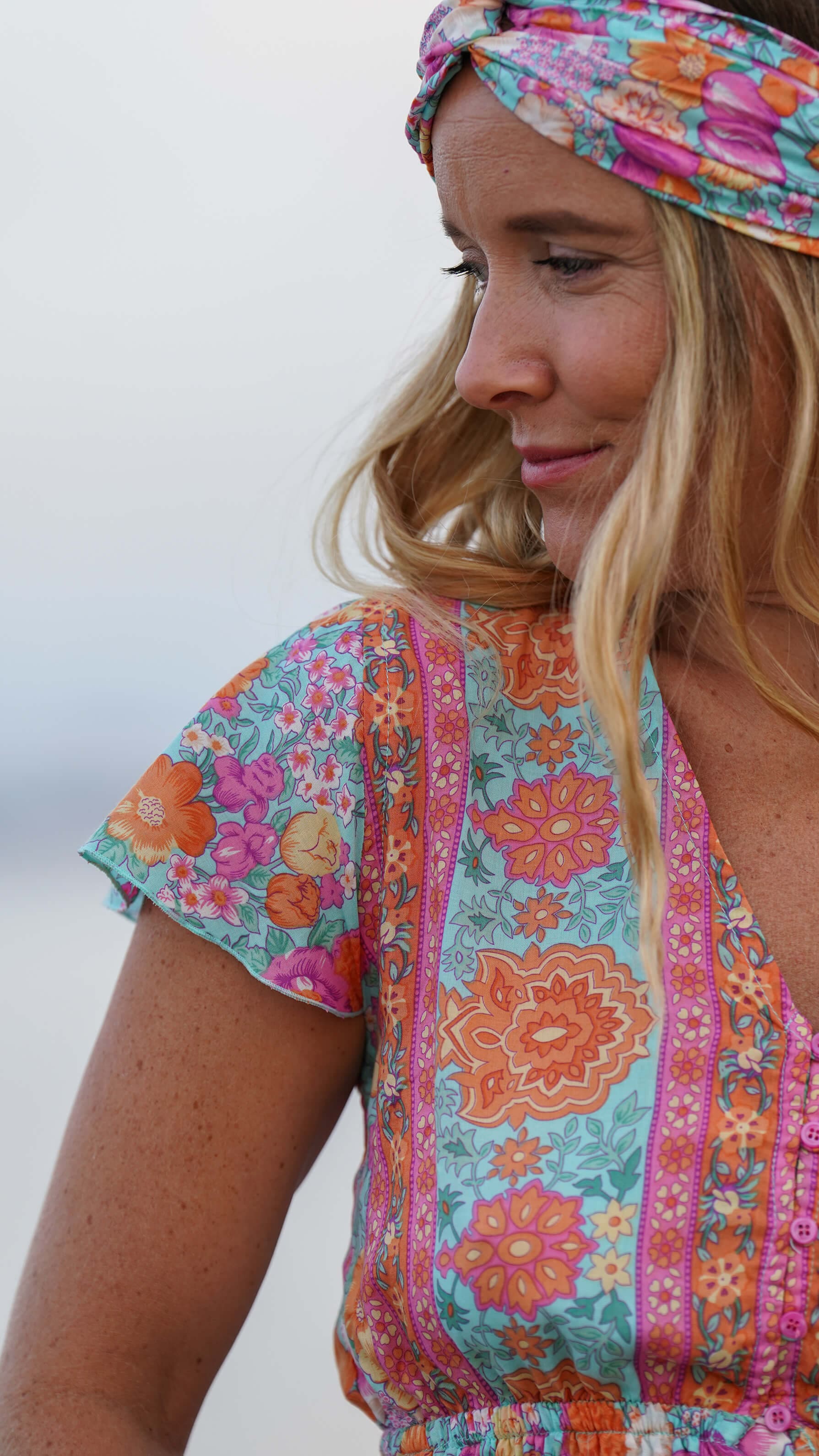sommerkjole med blomsterprint