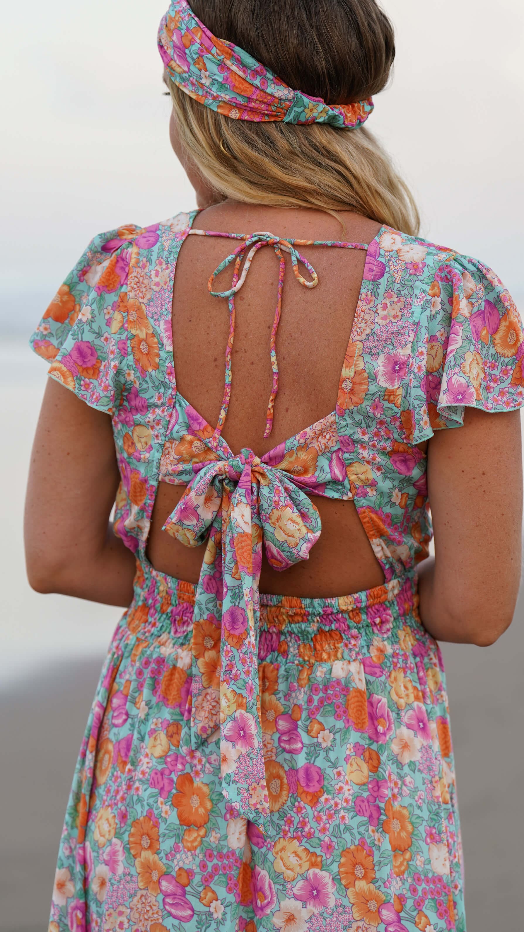 sommerkjole med blomsterprint
