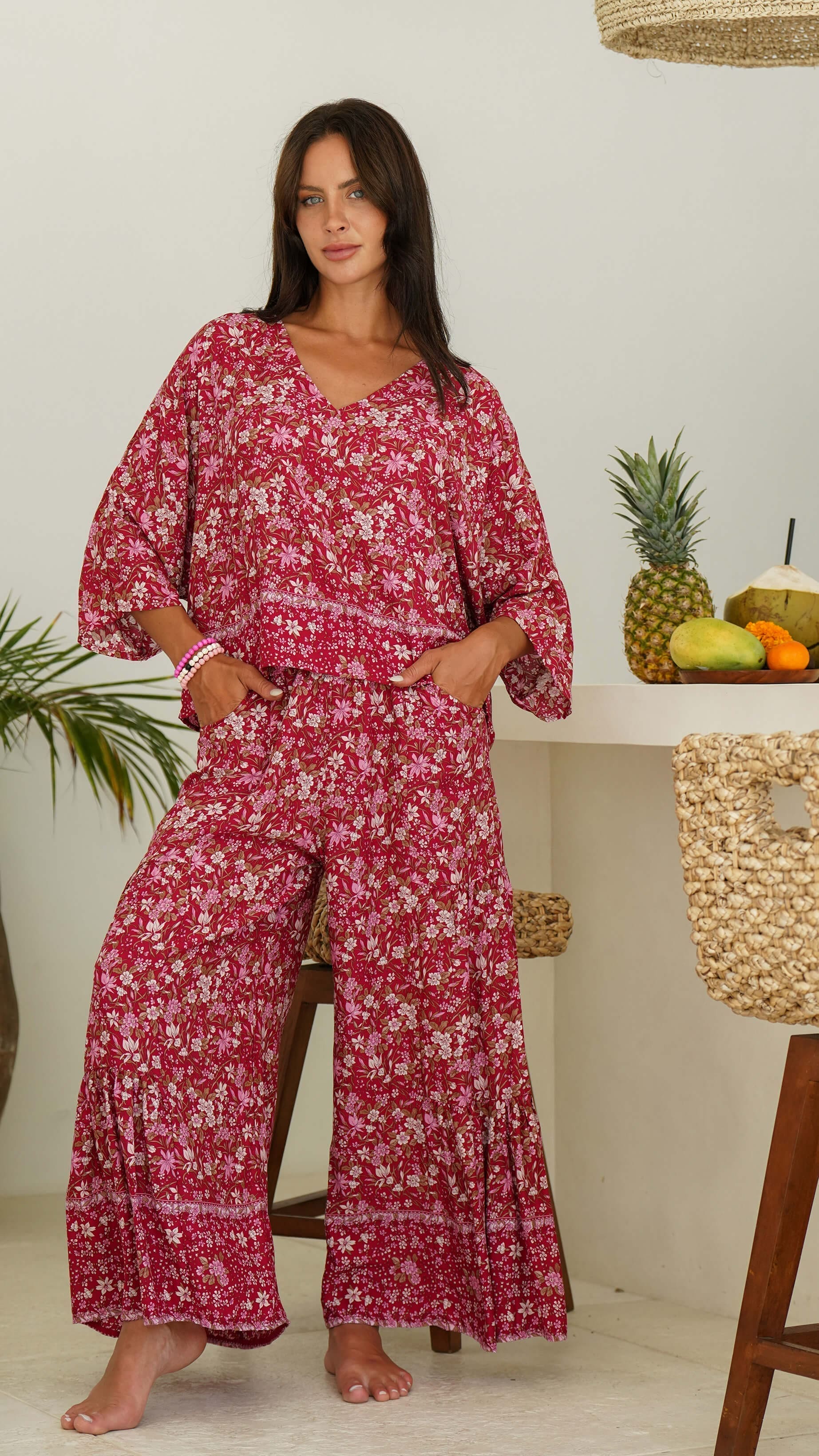 Luftig bluse i burgunder blomster