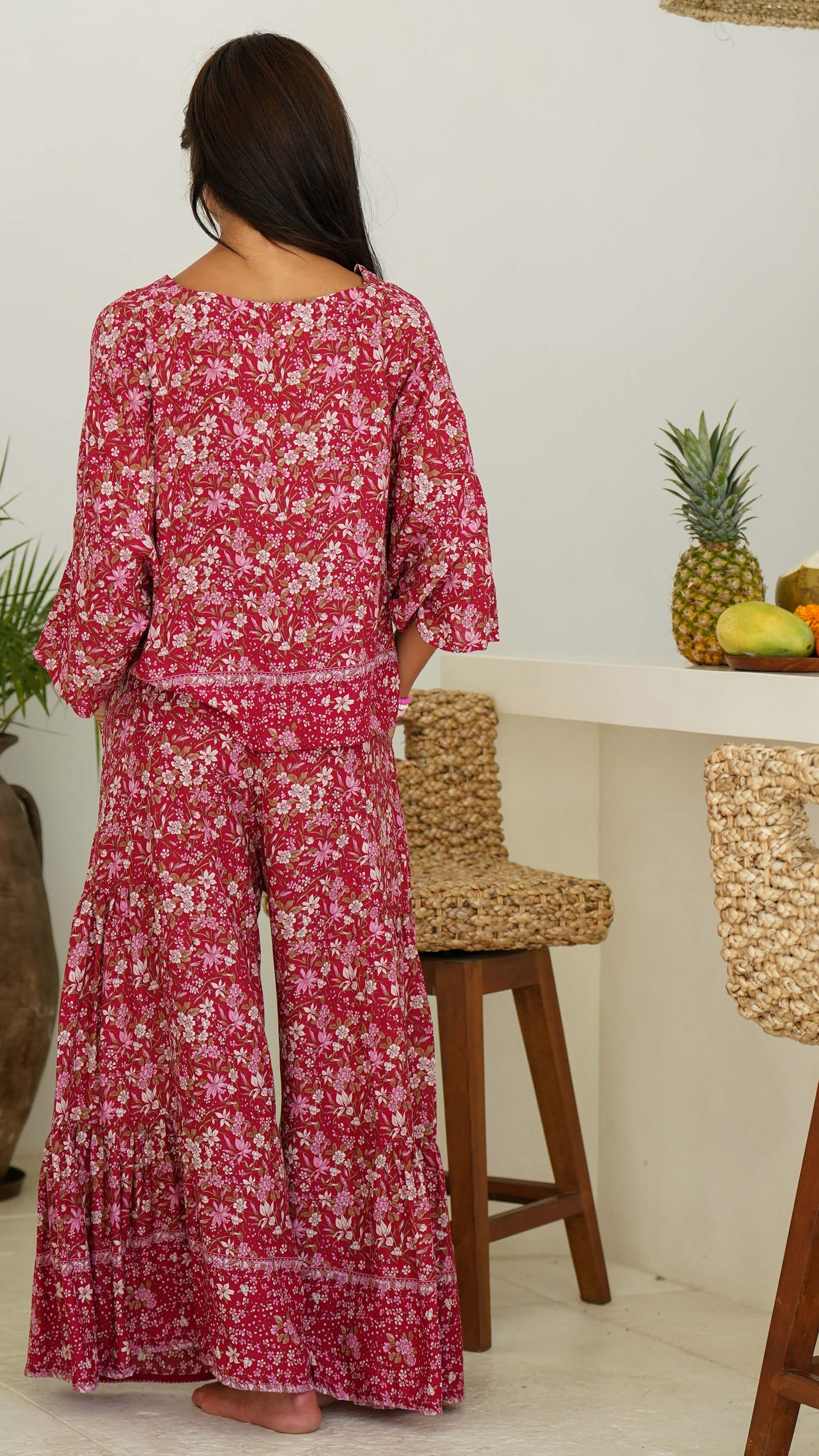 Luftig bluse i burgunder blomster