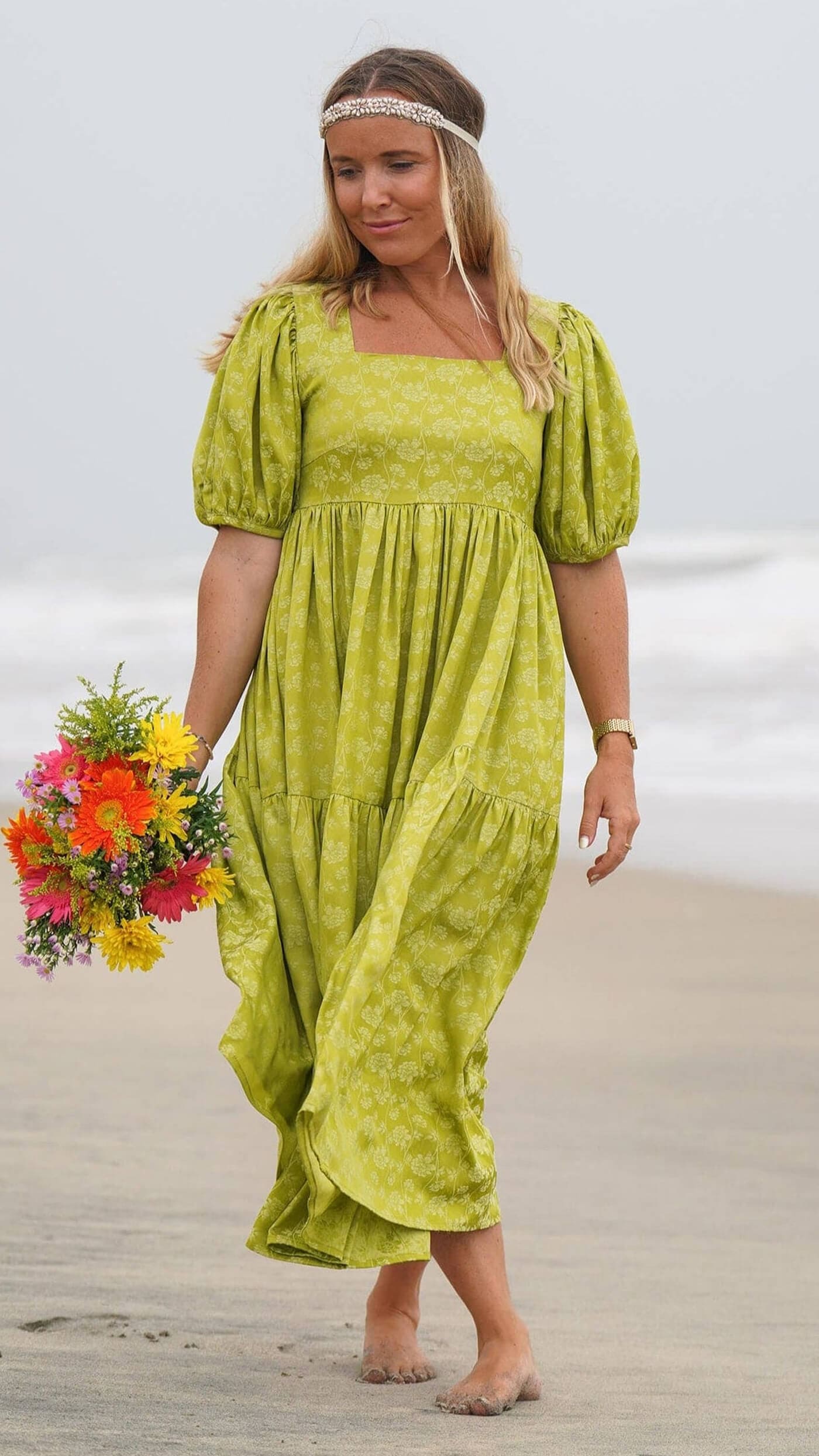 Eplegrønn silkekjole med puffermer -  Bladlilje festkjole