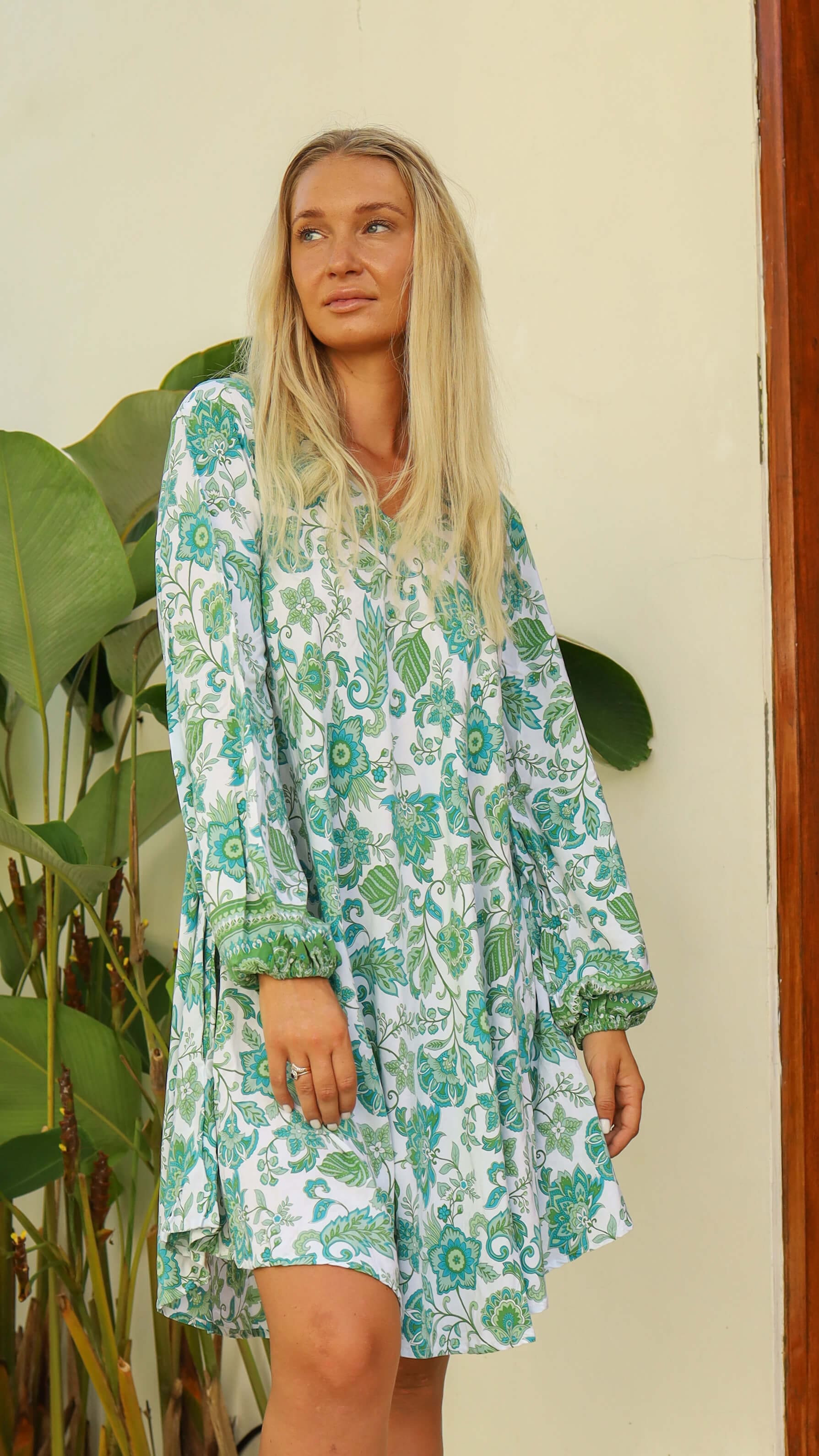 Grønn og hvit kort sommerkjole - Lavendel kjole