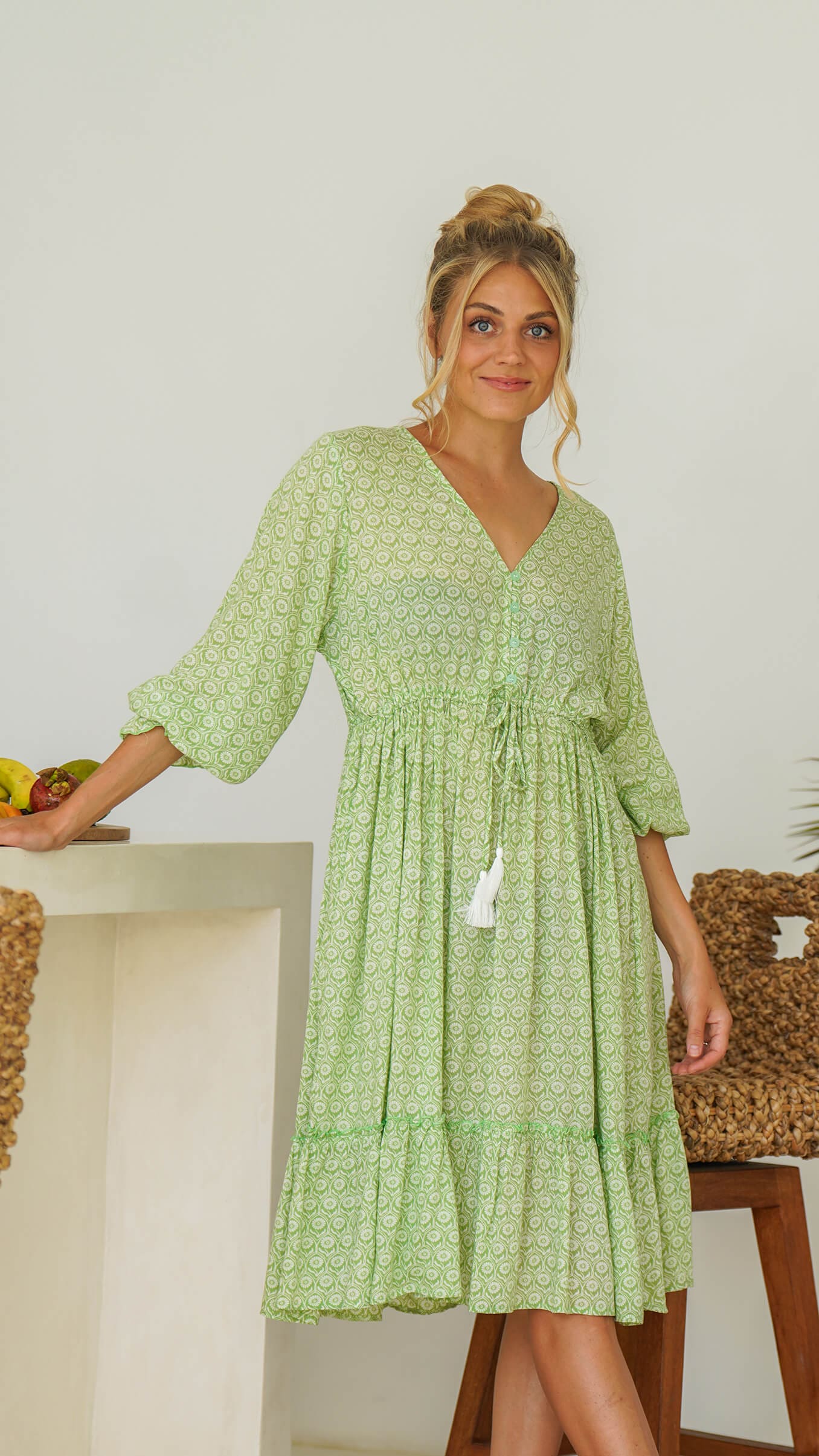 grønn og hvit sommerkjole