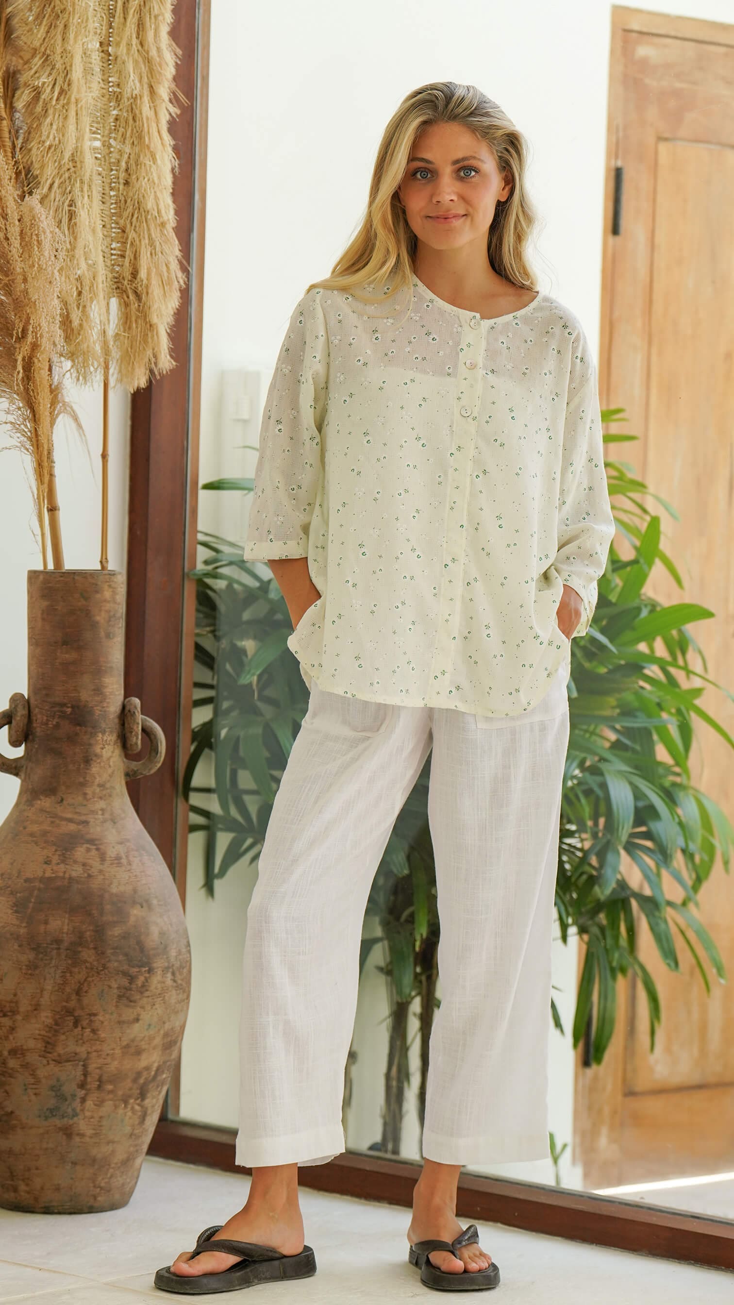 Hvit linbukse, ankelbukse