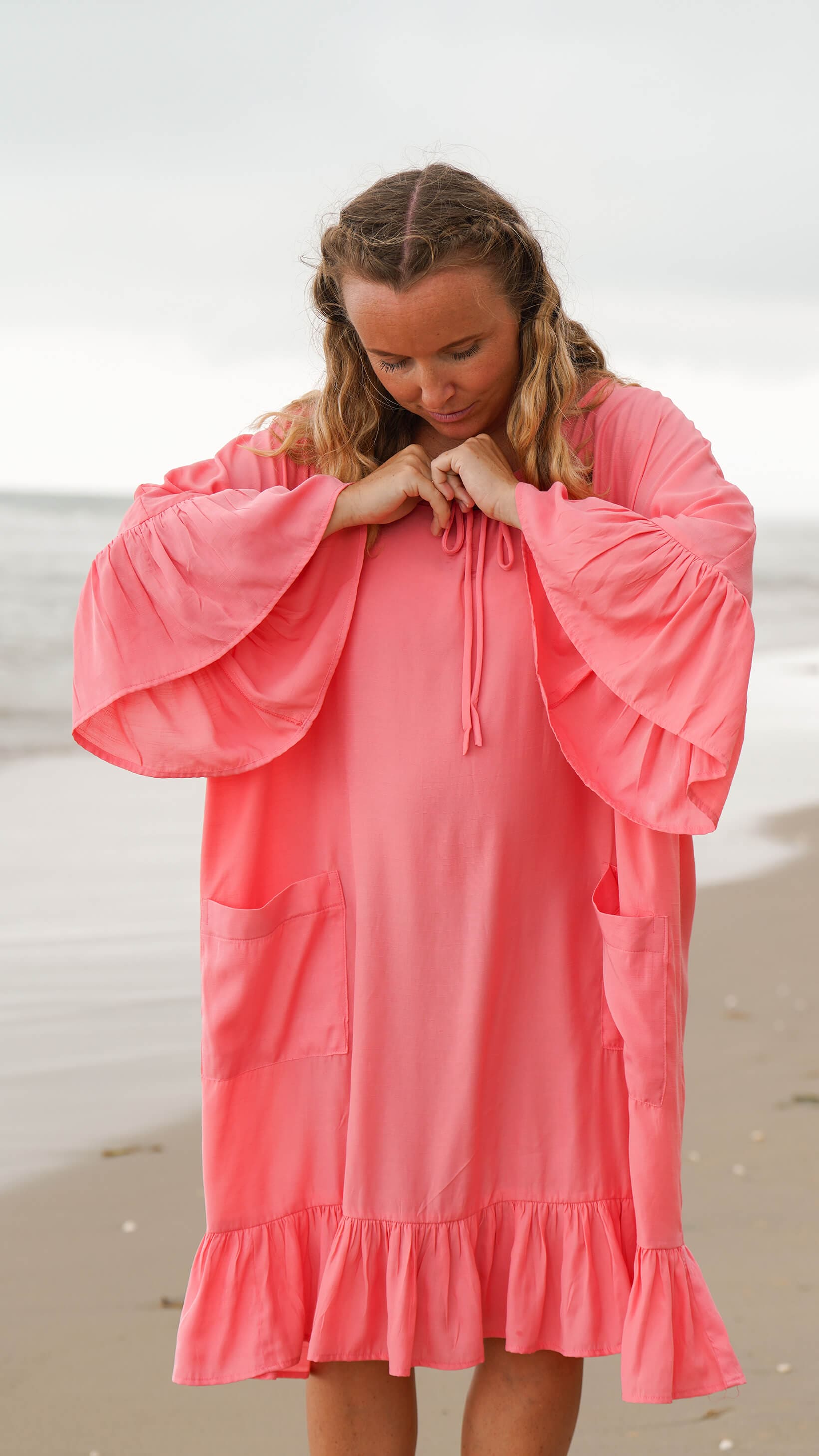 Lakserosa oversize strandkjole