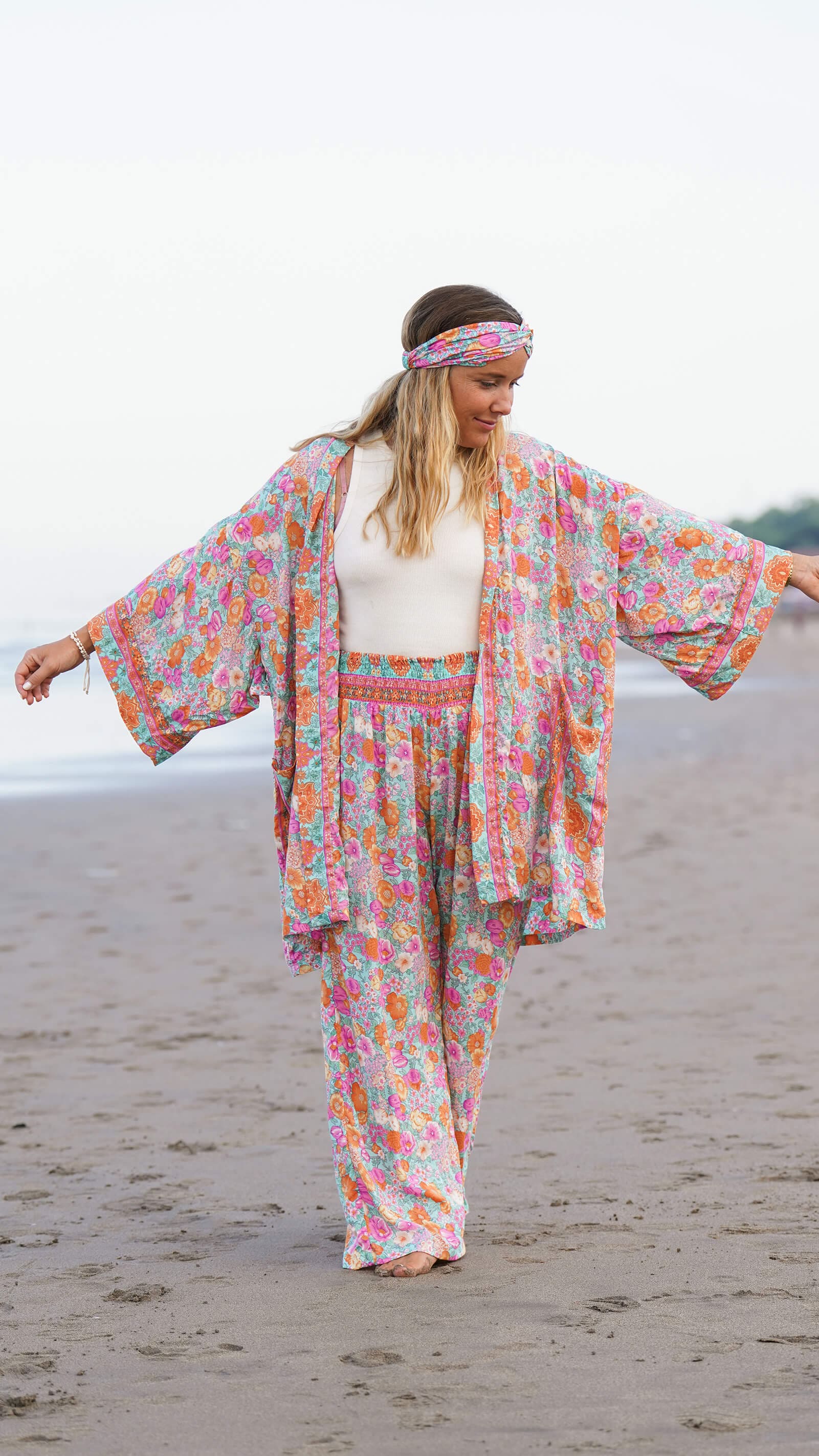kort kimono med friske farger