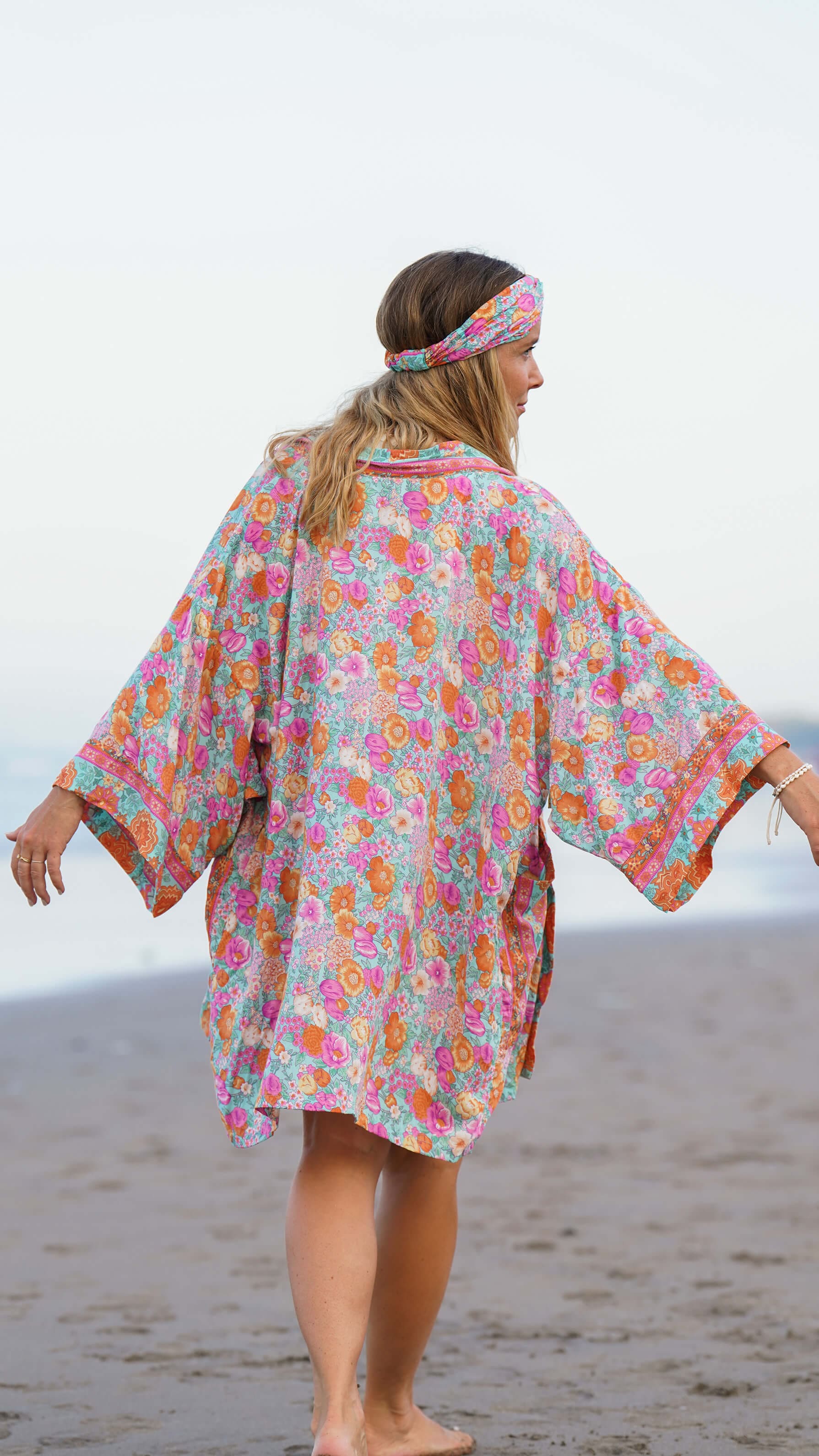 kort kimono med friske farger