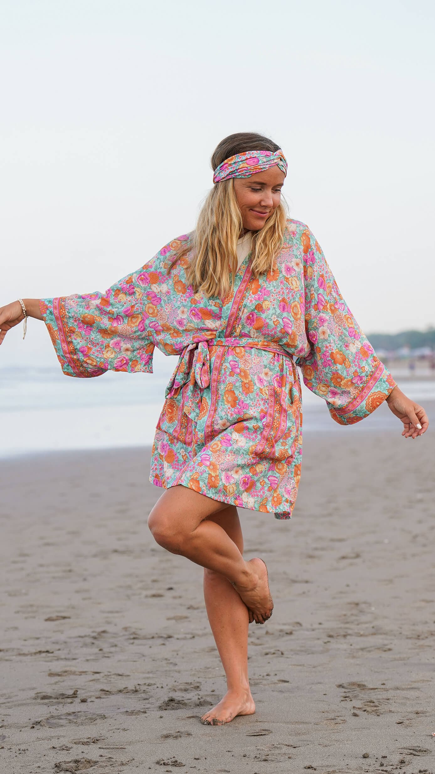 kort kimono med friske farger