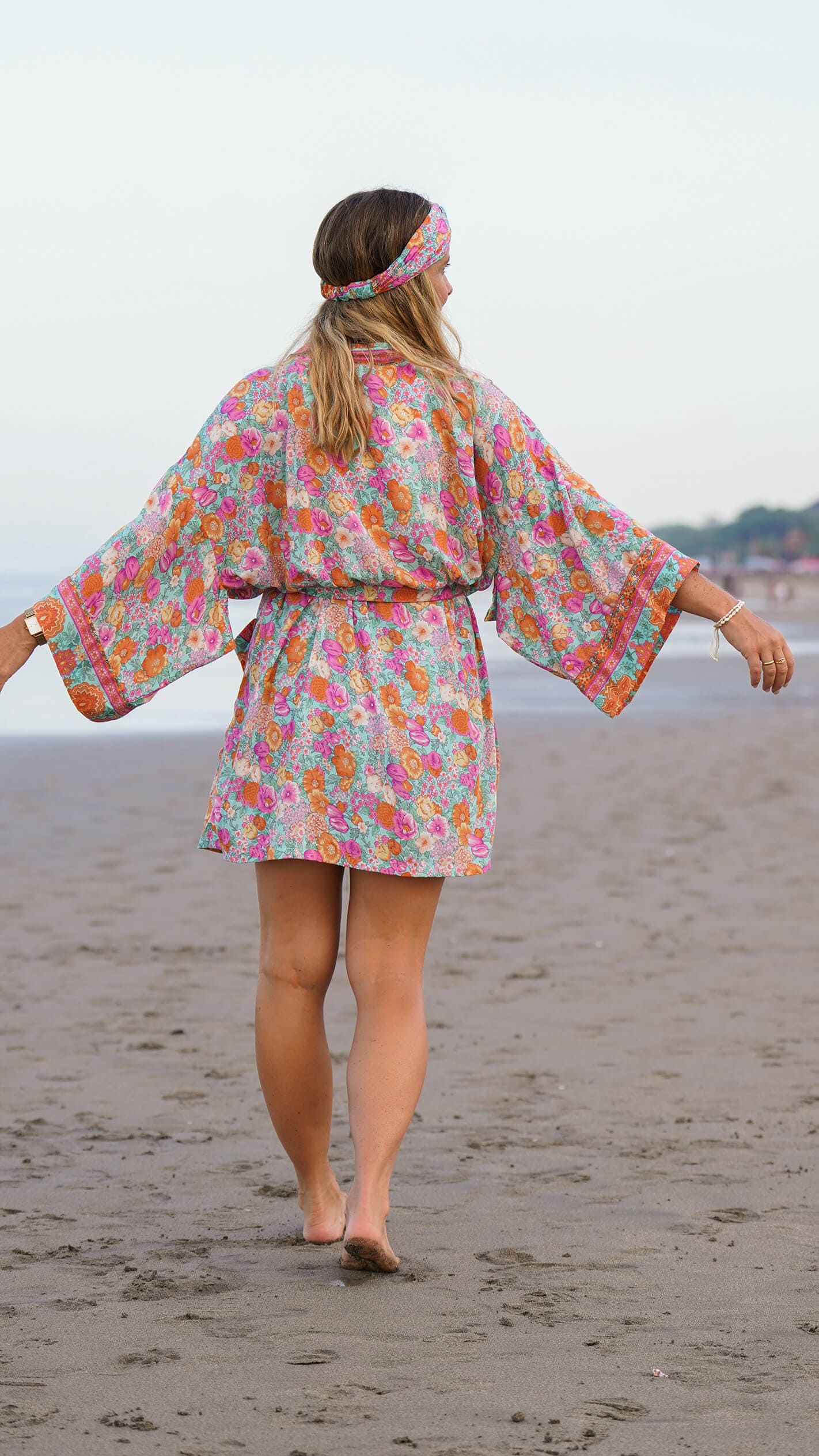 kort kimono med friske farger