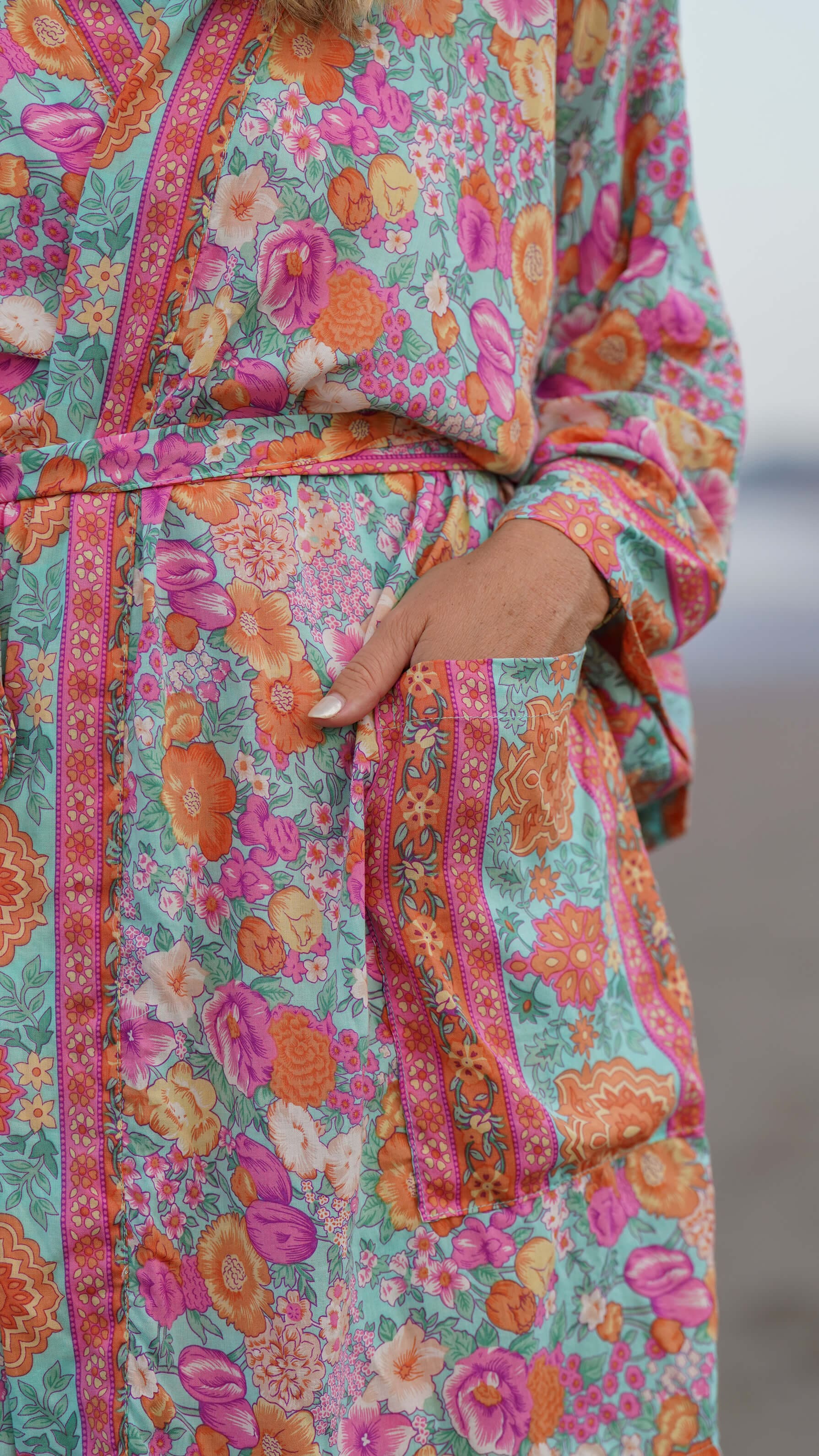 kort kimono med friske farger