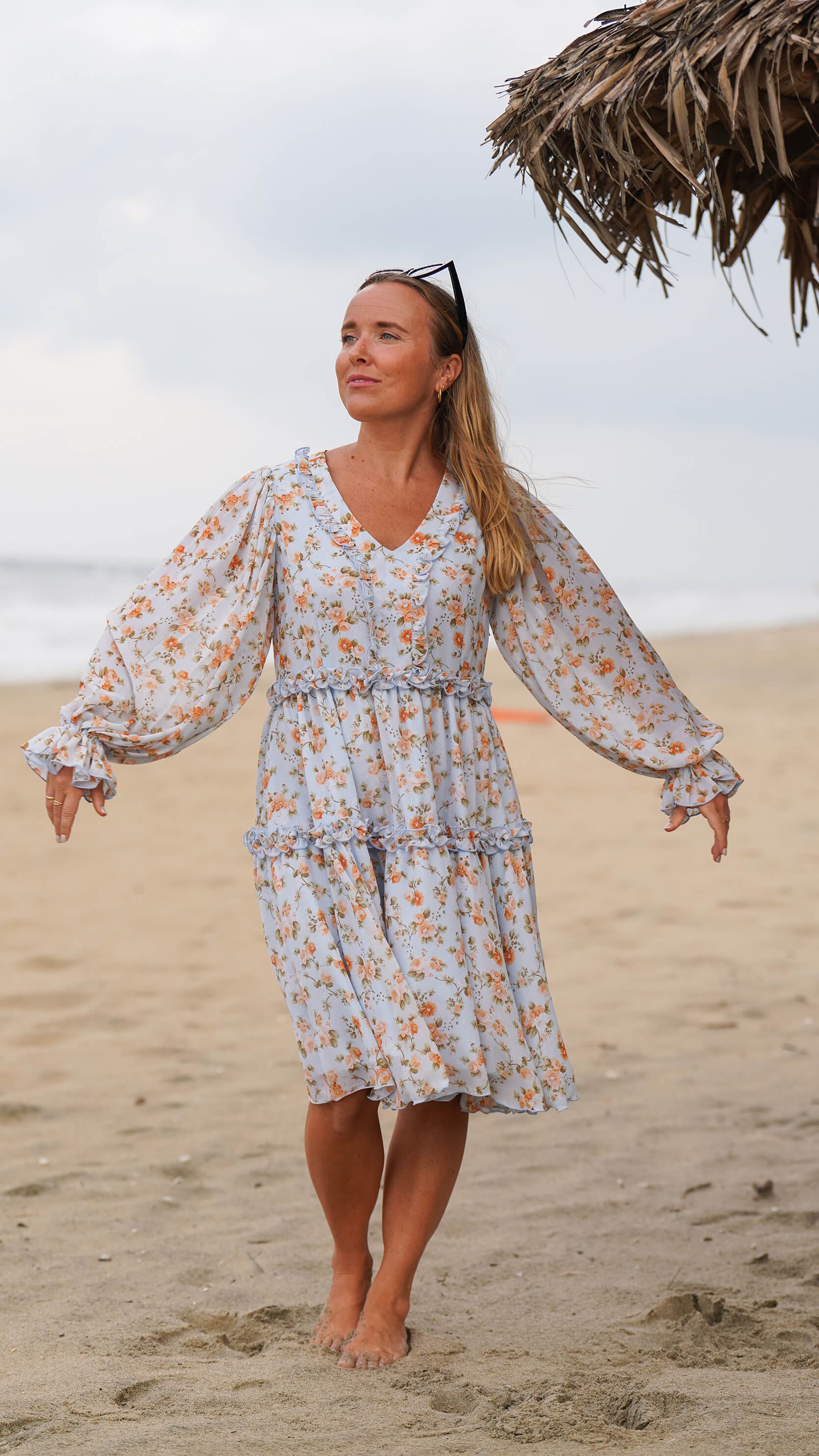 Lyseblå kort chiffon festkjole - Prestekrage kjole