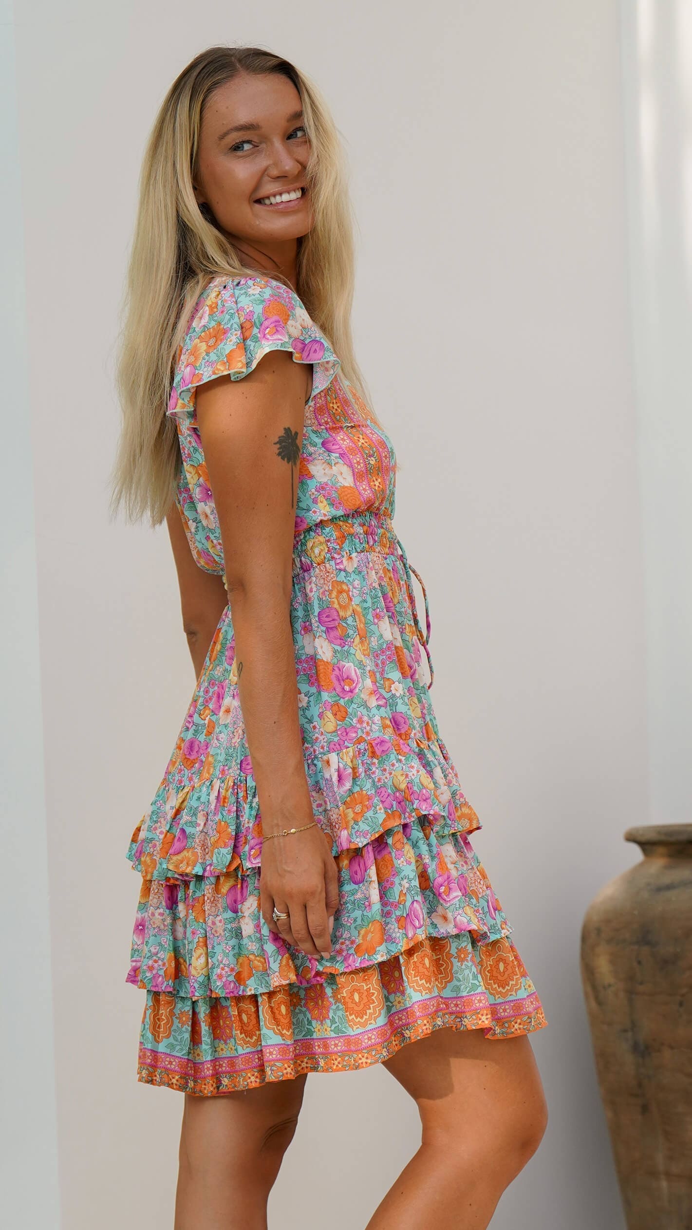 Fargeglad sommerkjole med korte ermer - Begonia kort kjole