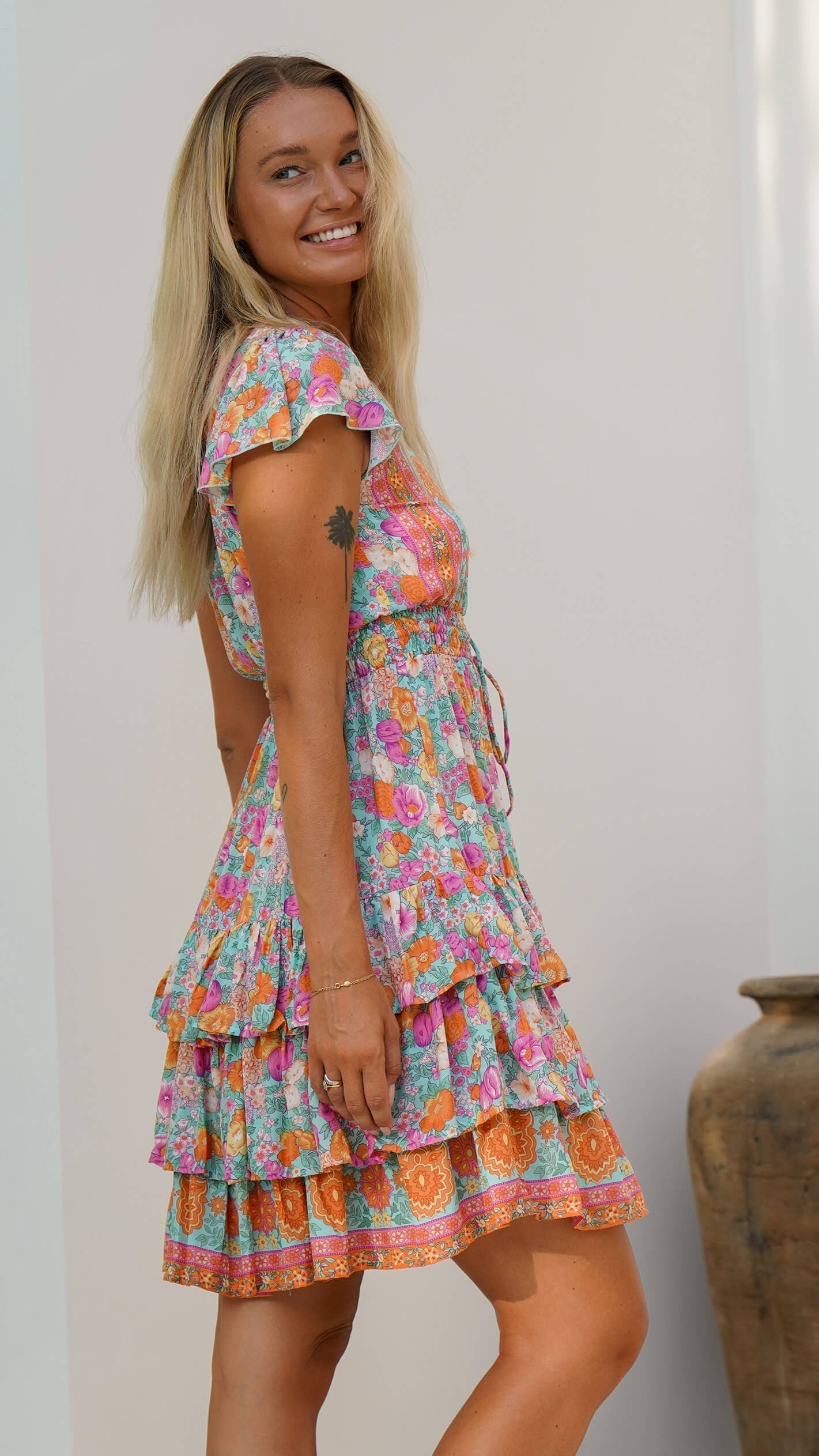 Fargeglad sommerkjole med korte ermer - Begonia kort kjole