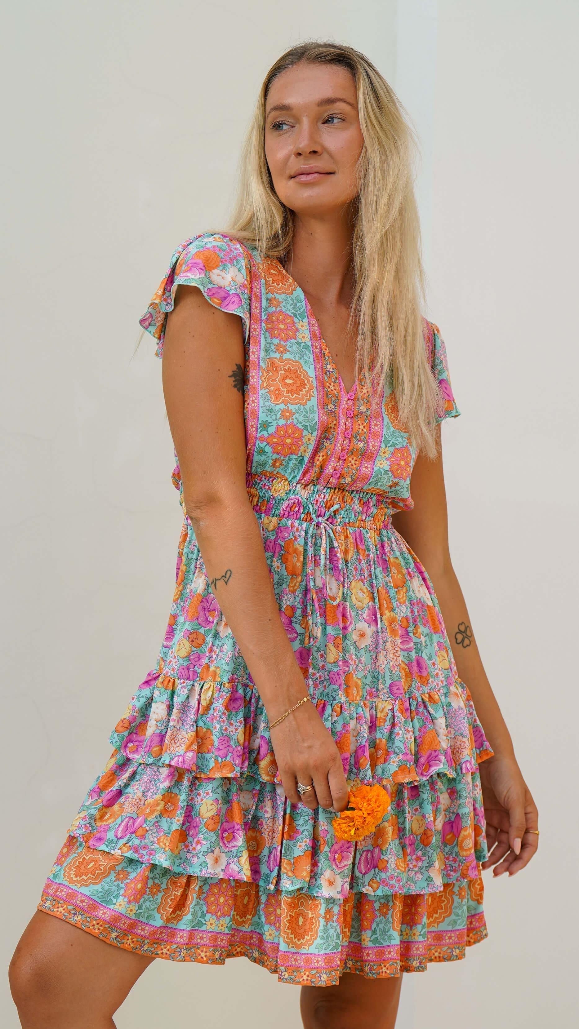 Fargeglad sommerkjole med korte ermer - Begonia kort kjole