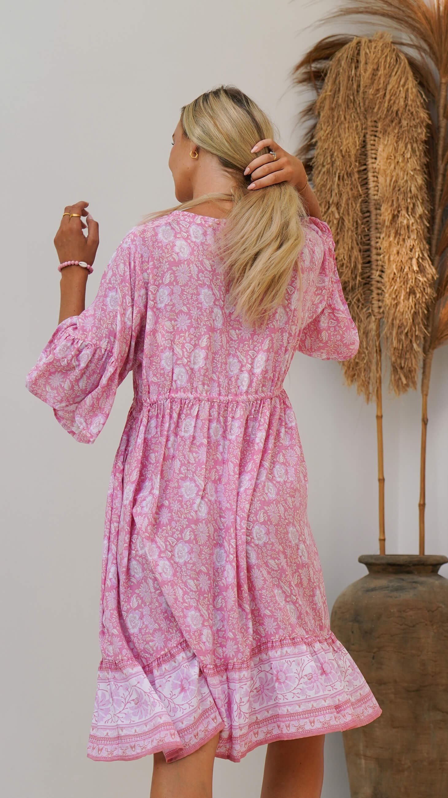 Lyserosa kort sommerkjole med lommer - Georgine kjole