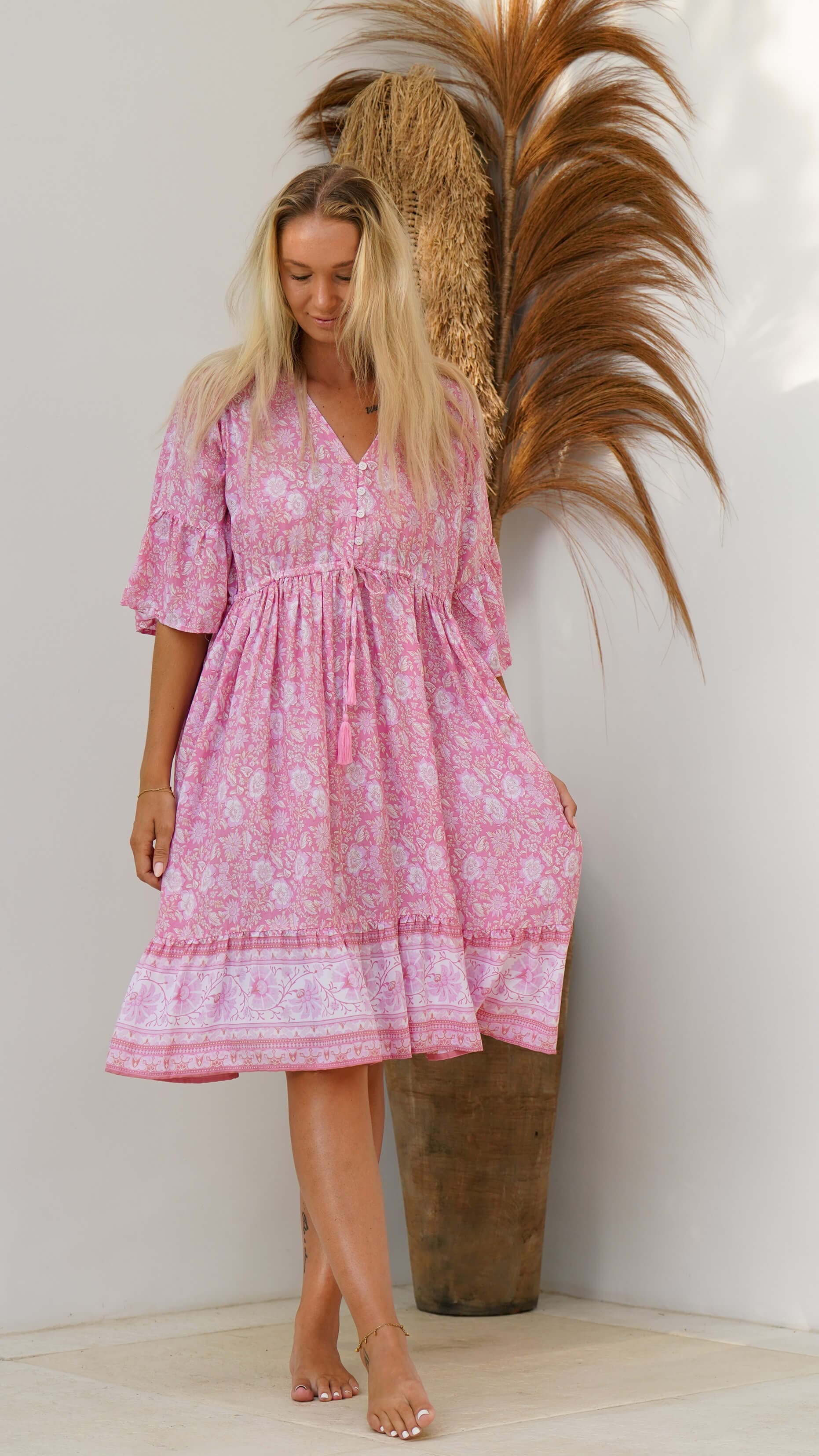 Lyserosa kort sommerkjole med lommer - Georgine kjole