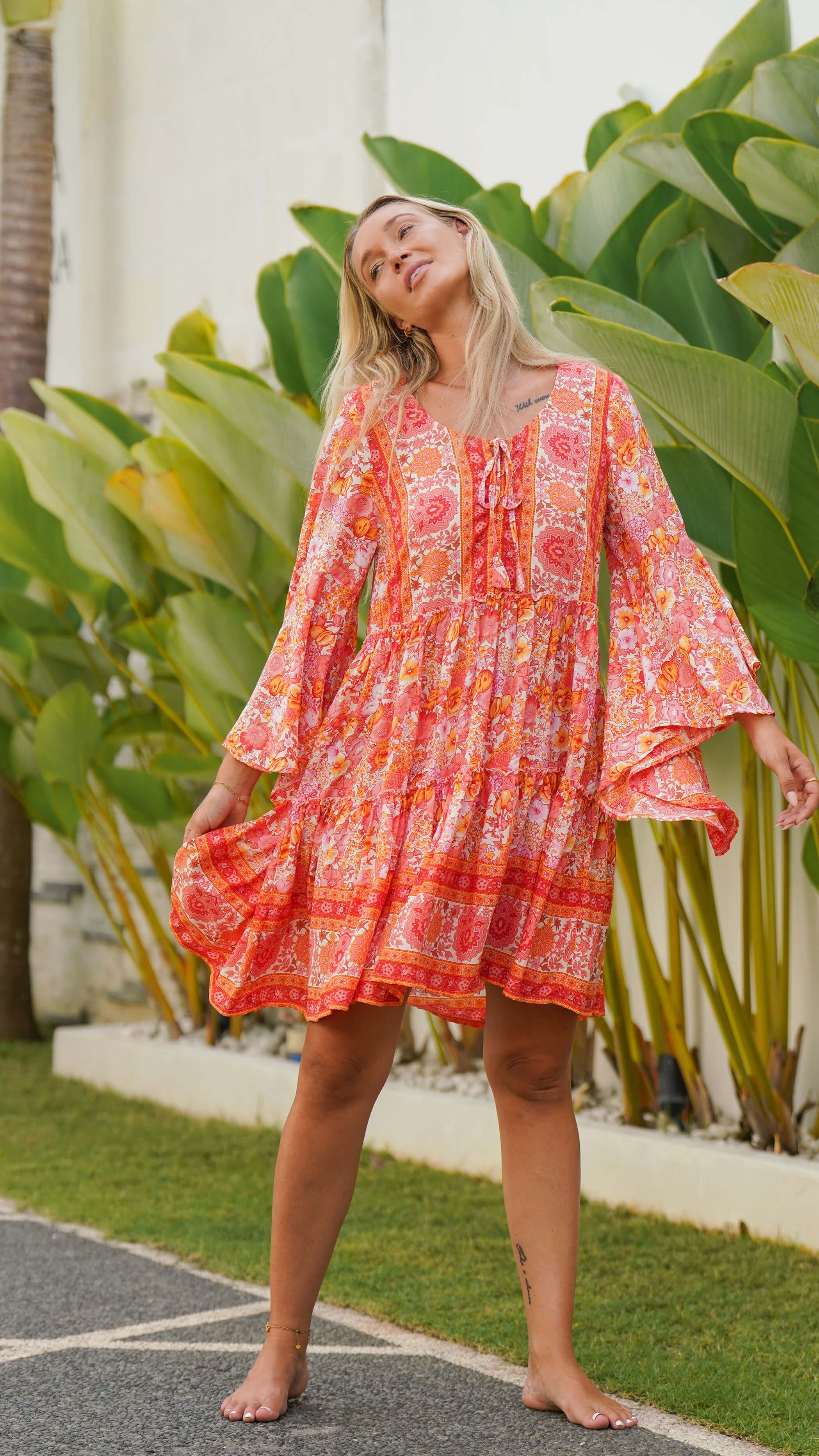 Fargeglad kort sommerkjole med vide ermer - Peon kjole