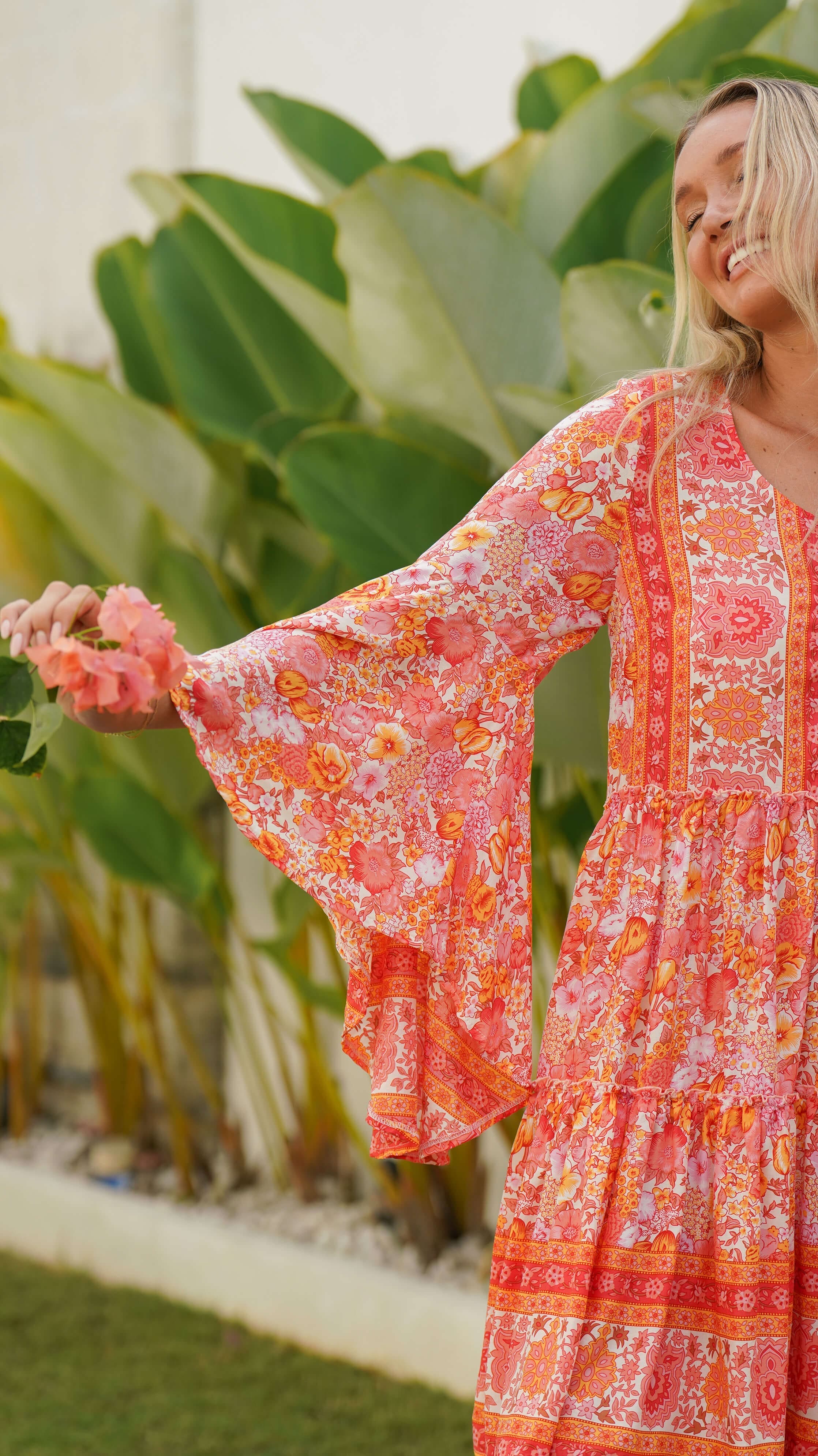 Fargeglad kort sommerkjole med vide ermer - Peon kjole