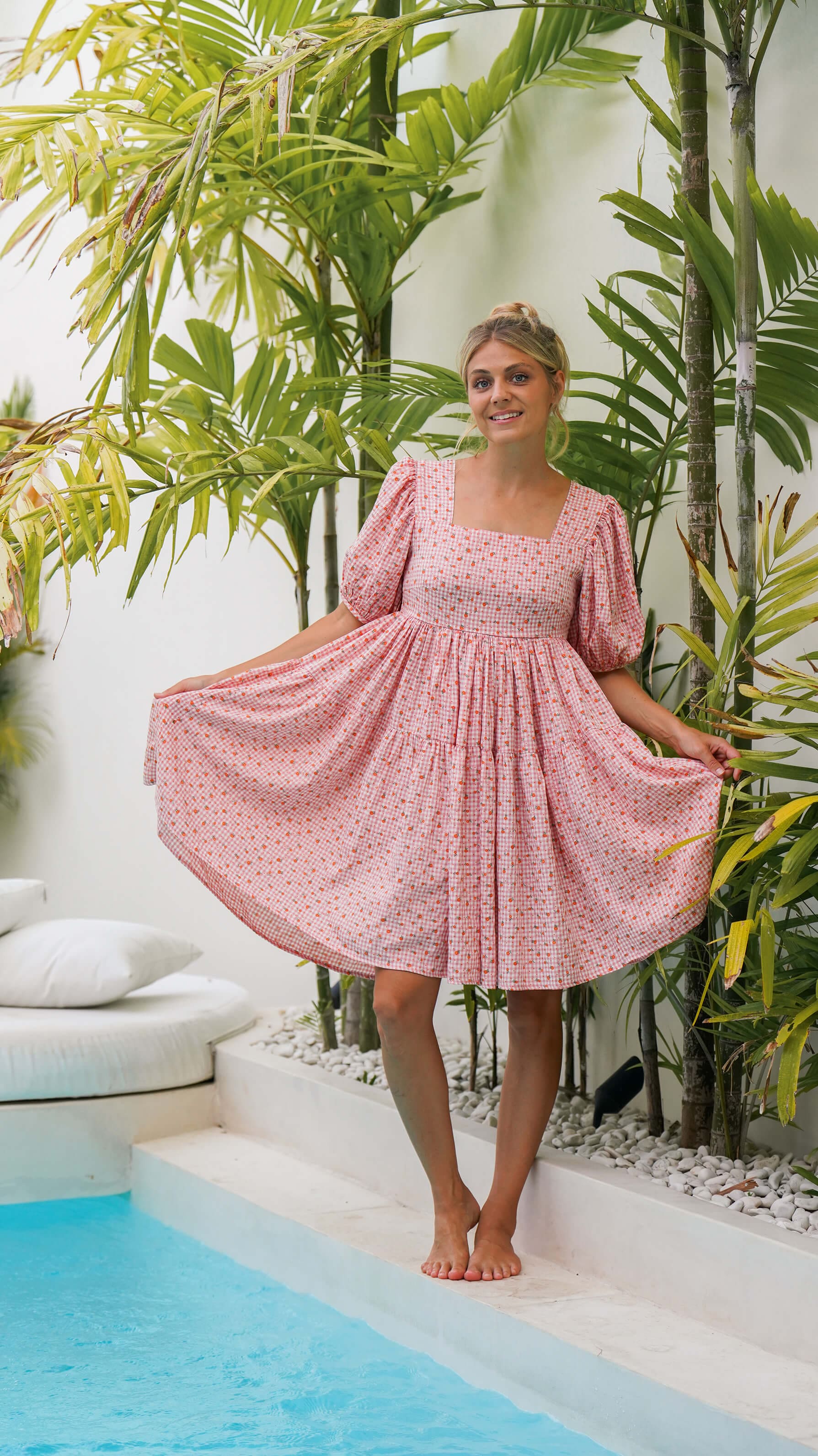 rosa kort kjole med ruter