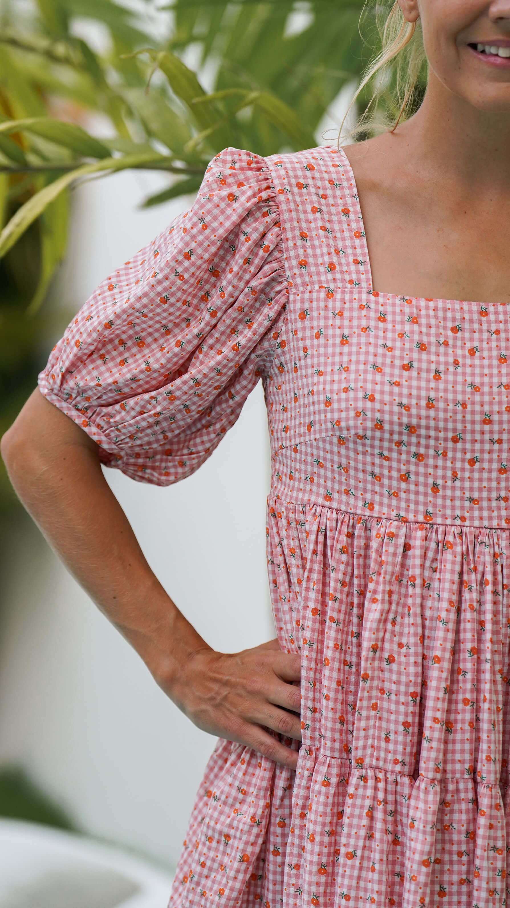 rosa kort kjole med ruter