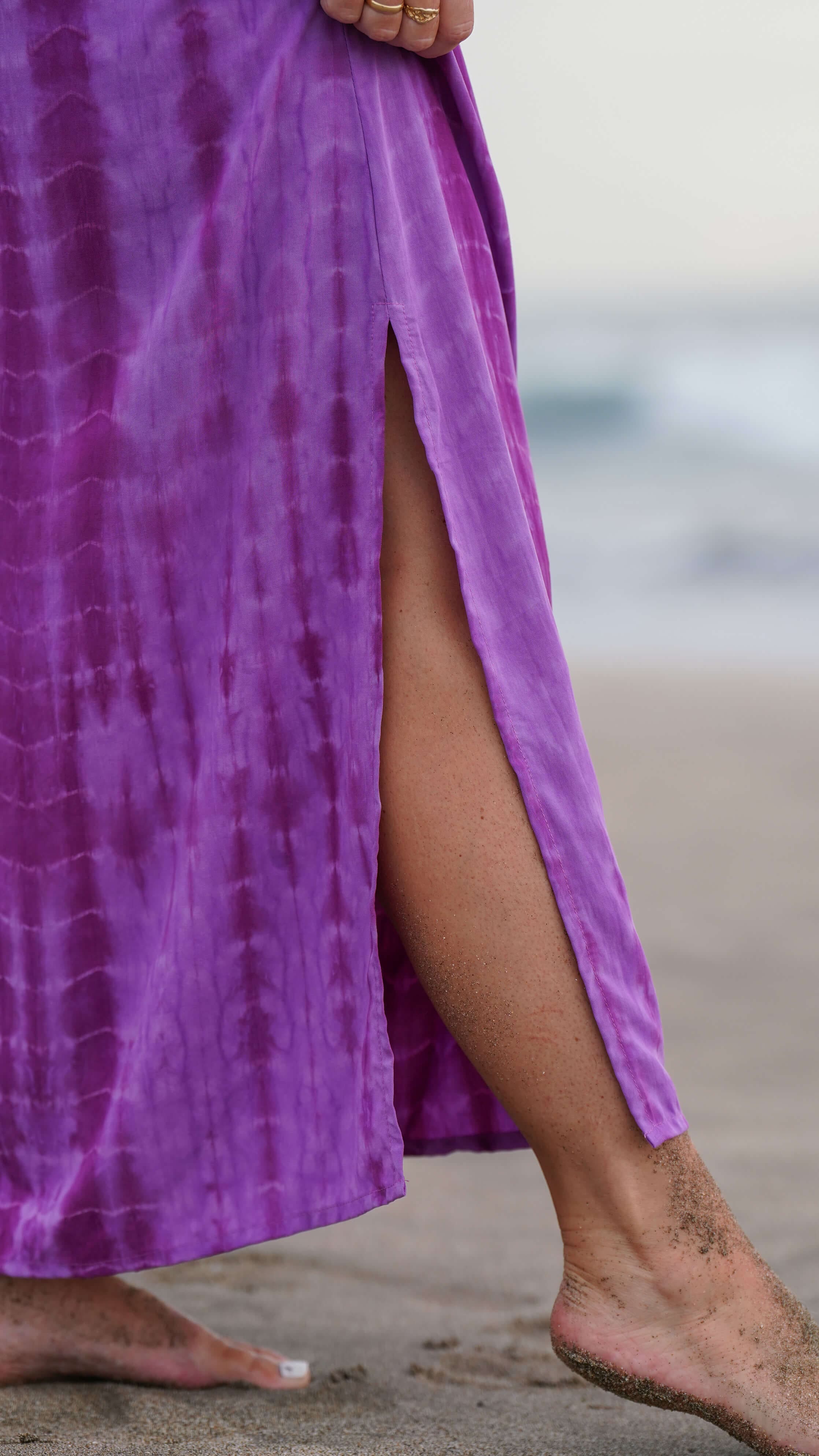 Enkel sommerkjole med lilla batikk og skjell - Fiol kjole