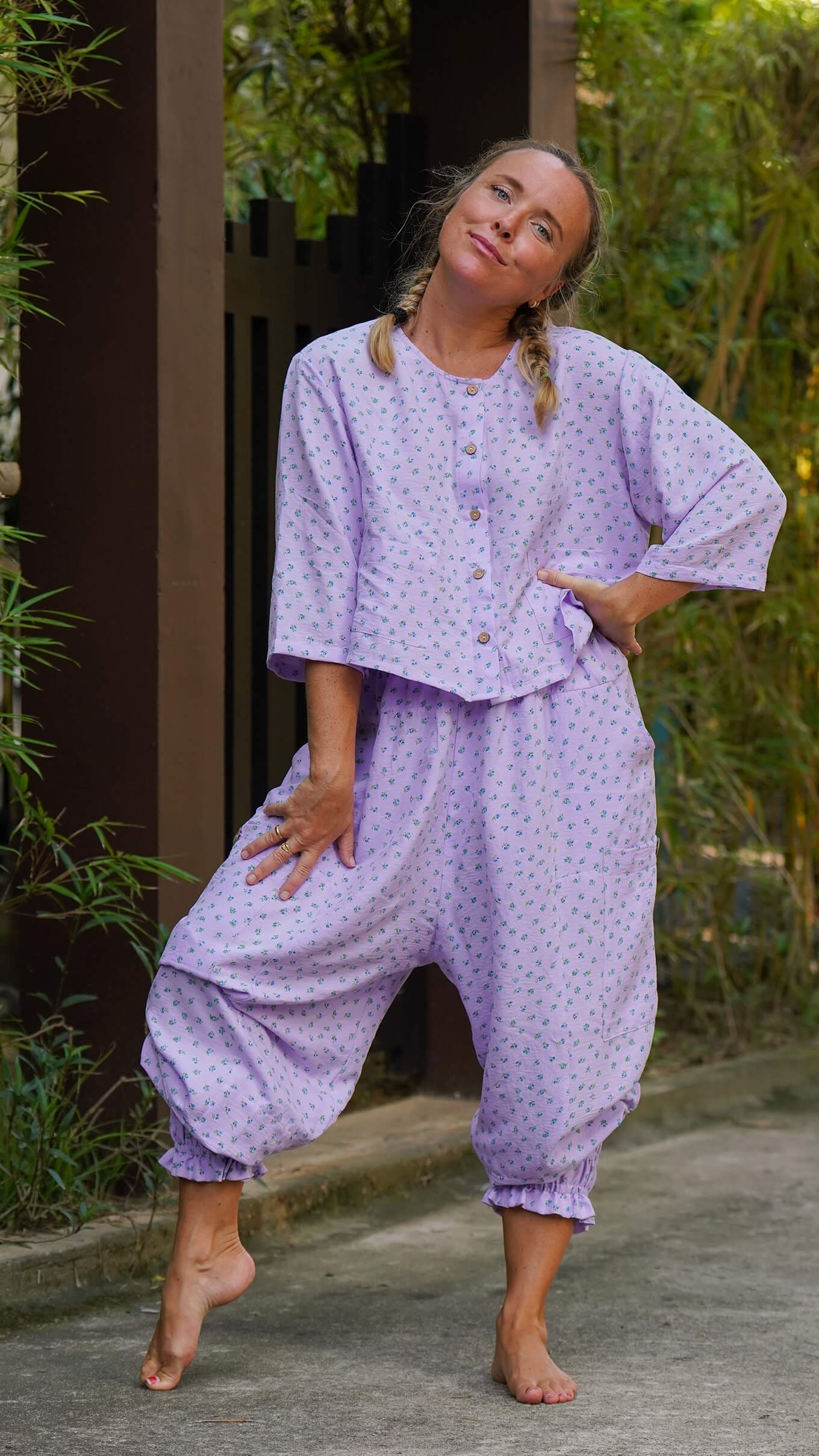 Vid lilla haremsbukse med blomster